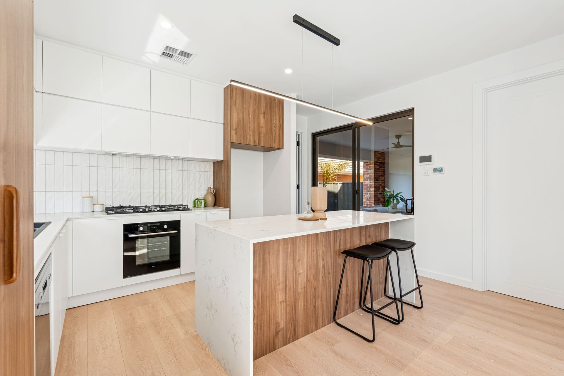 15 Donald Avenue, Valley View, SA, 5093, Valley View - Thumbnail 2