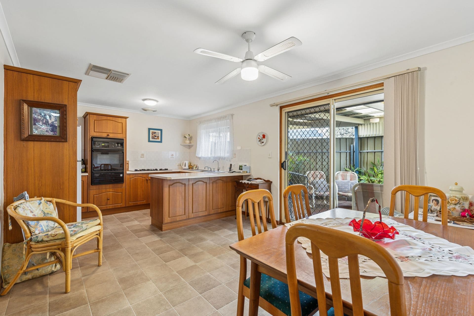 1/12 Hillview Crescent, South Brighton, SA, 5048, South Brighton - Thumbnail 5