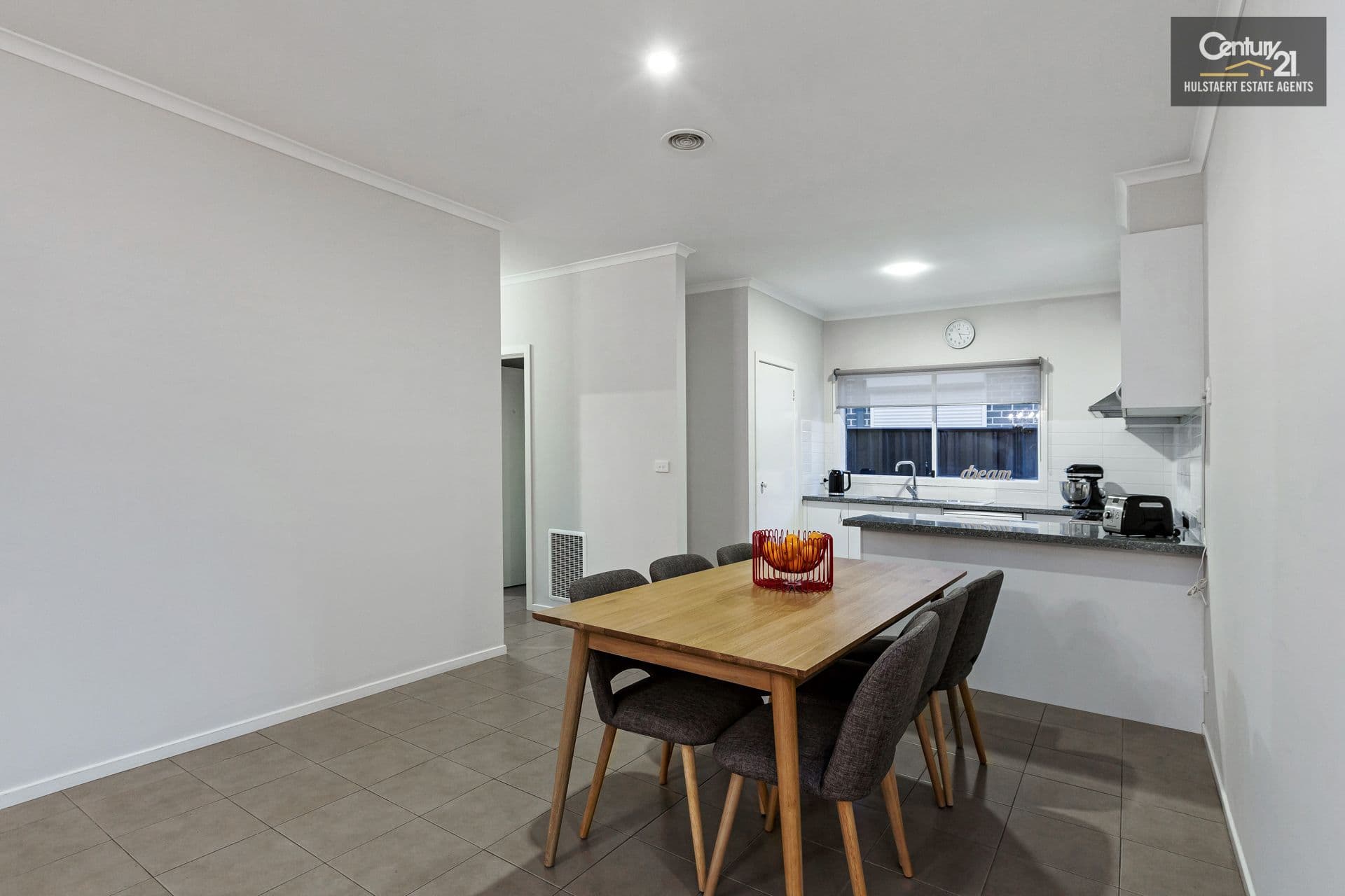 17 Inverness Avenue, Derrimut, VIC, 3030, Derrimut - Thumbnail 3