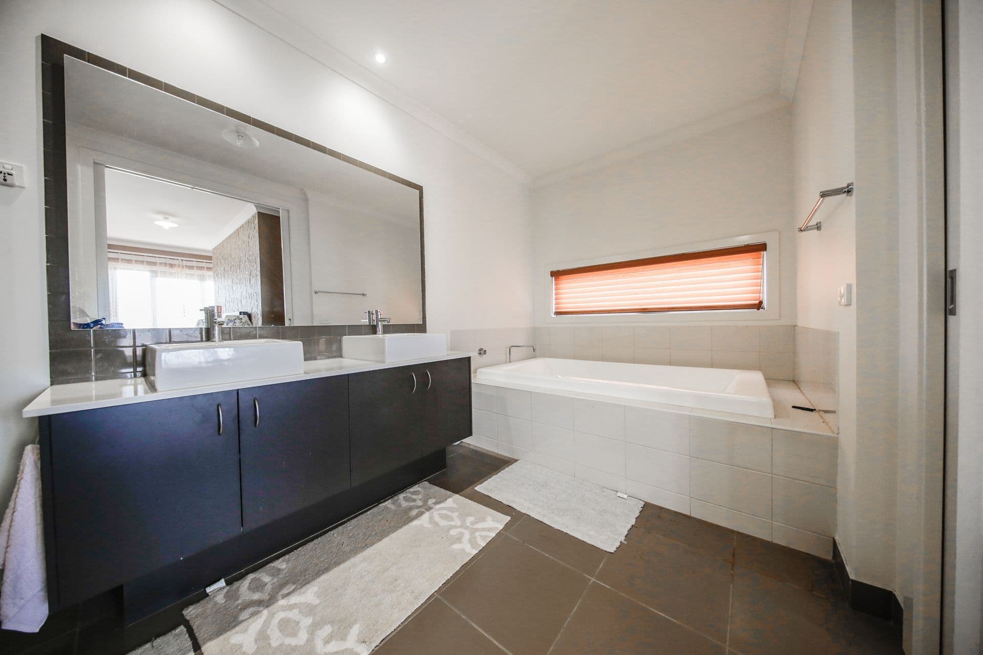 6  Tarcoola Crescent, Sanctuary Lakes, VIC, 3030, Point Cook - Thumbnail 5