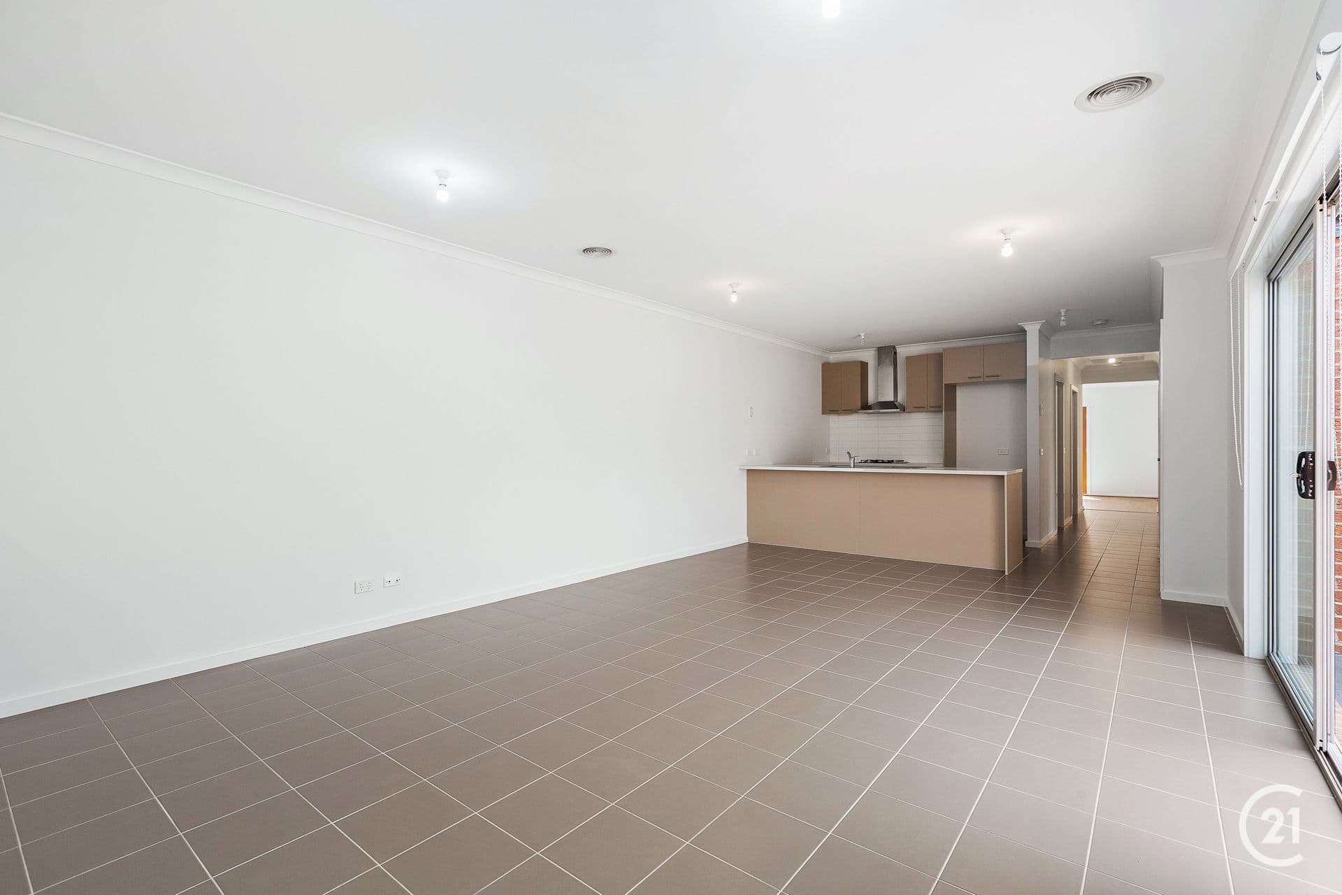 5 Beachside Crescent, Point Cook, VIC, 3030, Point Cook - Thumbnail 2