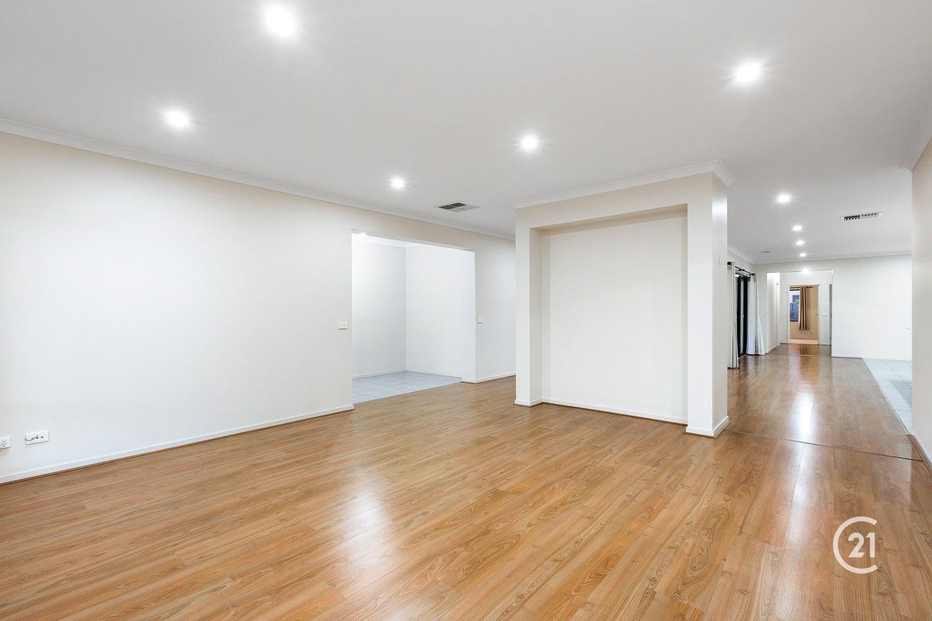 4 Foreshore Court, Sanctuary Lakes, VIC, 3030, Point Cook - Thumbnail 2