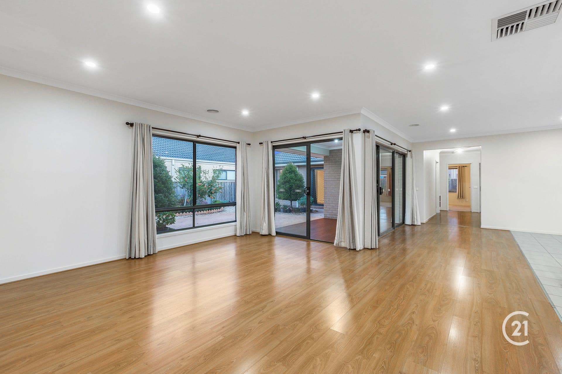 4 Foreshore Court, Sanctuary Lakes, VIC, 3030, Point Cook - Thumbnail 4