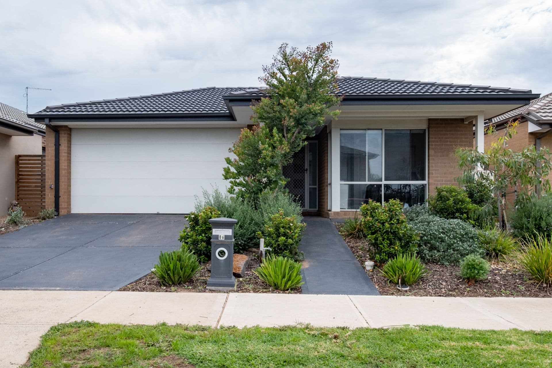 86 Solitude Crescent, Point Cook, VIC, 3030, Point Cook - Thumbnail 2
