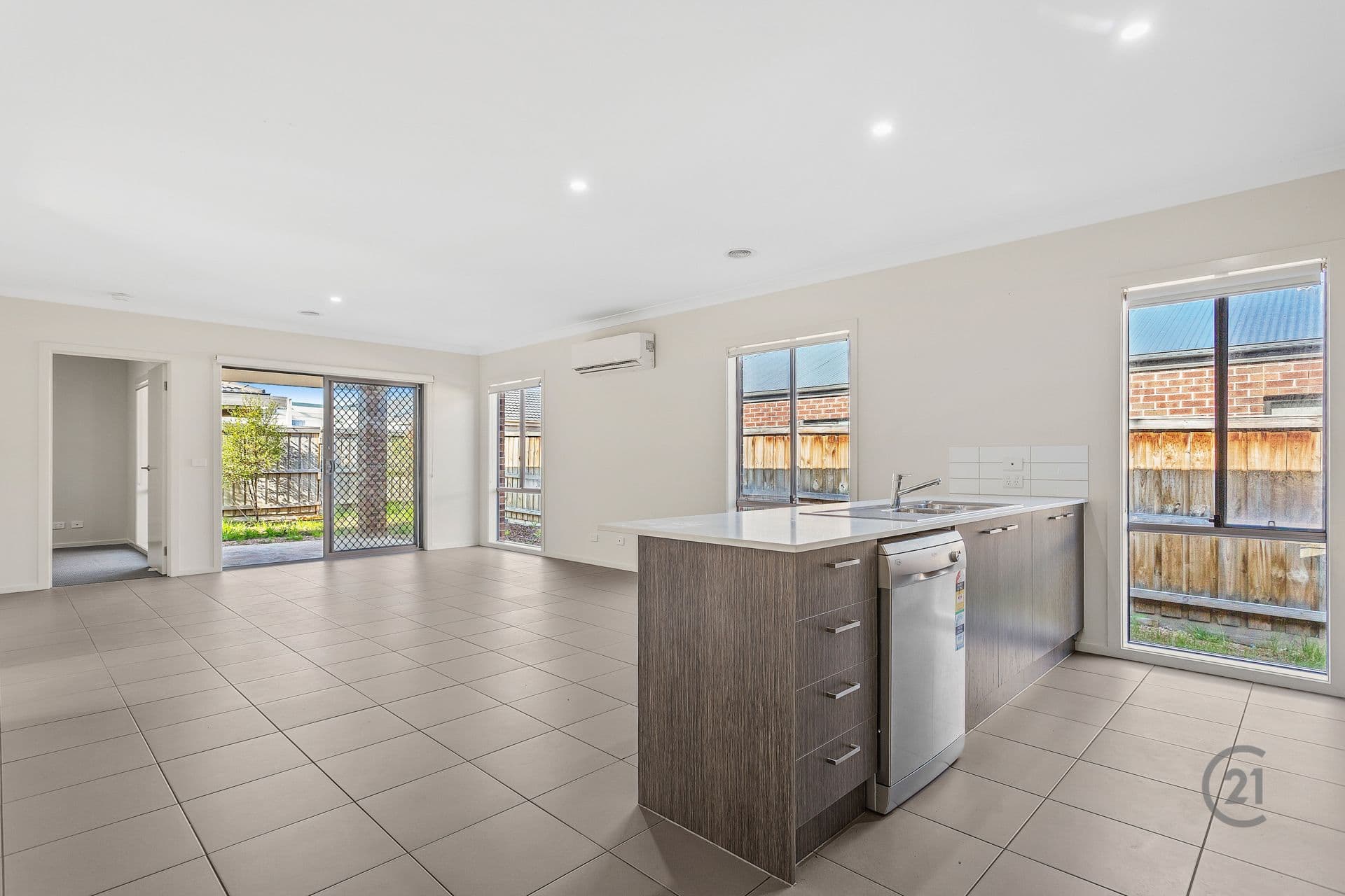 19 Fairwater Dr, Point Cook, VIC, 3030, Point Cook - Thumbnail 6