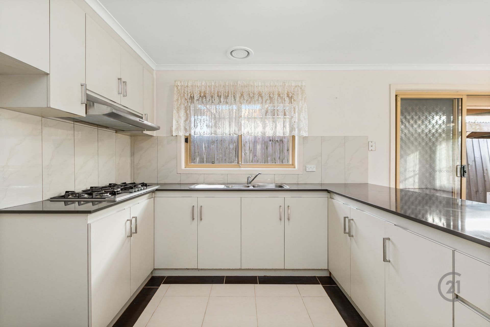 13 Newbury Street, Werribee, VIC, 3030, Werribee - Thumbnail 5