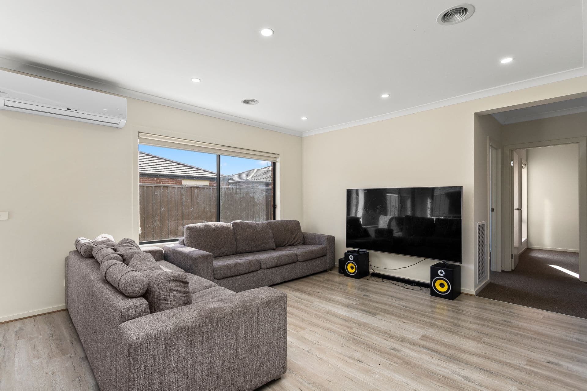 4 Rathdowne Road, Werribee, VIC, 3030, Werribee - Thumbnail 3