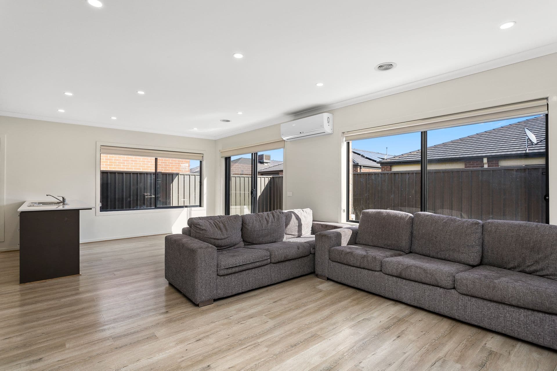 4 Rathdowne Road, Werribee, VIC, 3030, Werribee - Thumbnail 2