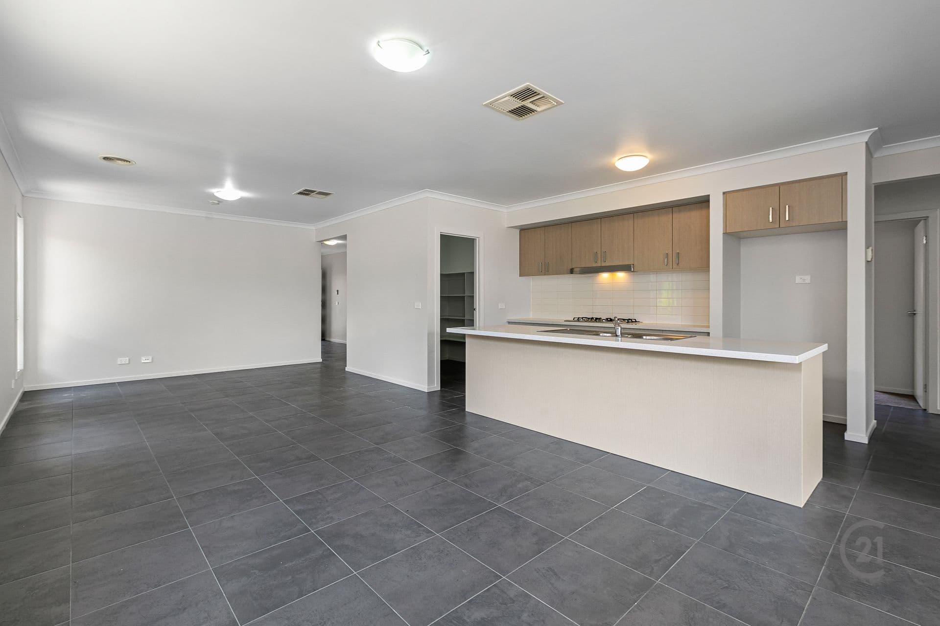 10 Ostend Crescent, Point Cook, VIC, 3030, Point Cook - Thumbnail 6
