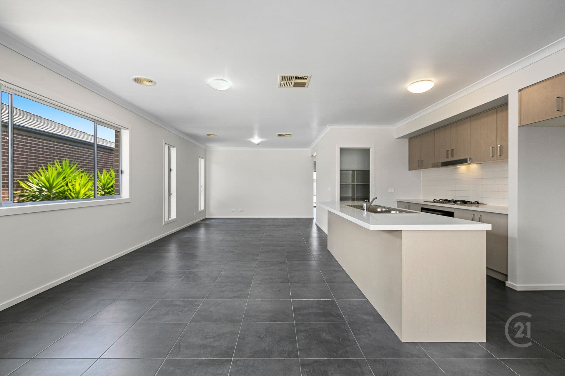 10 Ostend Crescent, Point Cook, VIC, 3030, Point Cook - Thumbnail 7
