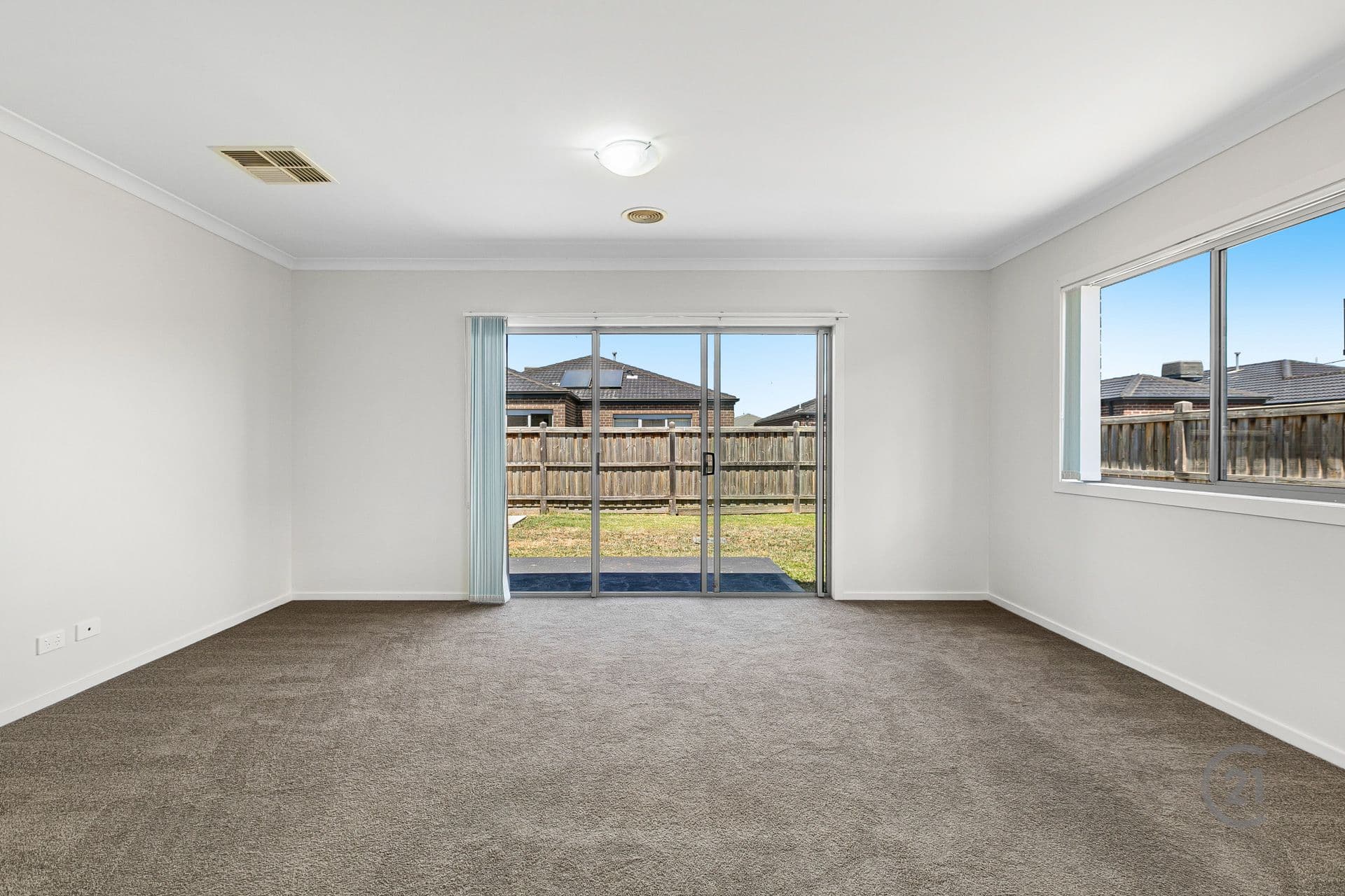 10 Ostend Crescent, Point Cook, VIC, 3030, Point Cook - Thumbnail 4