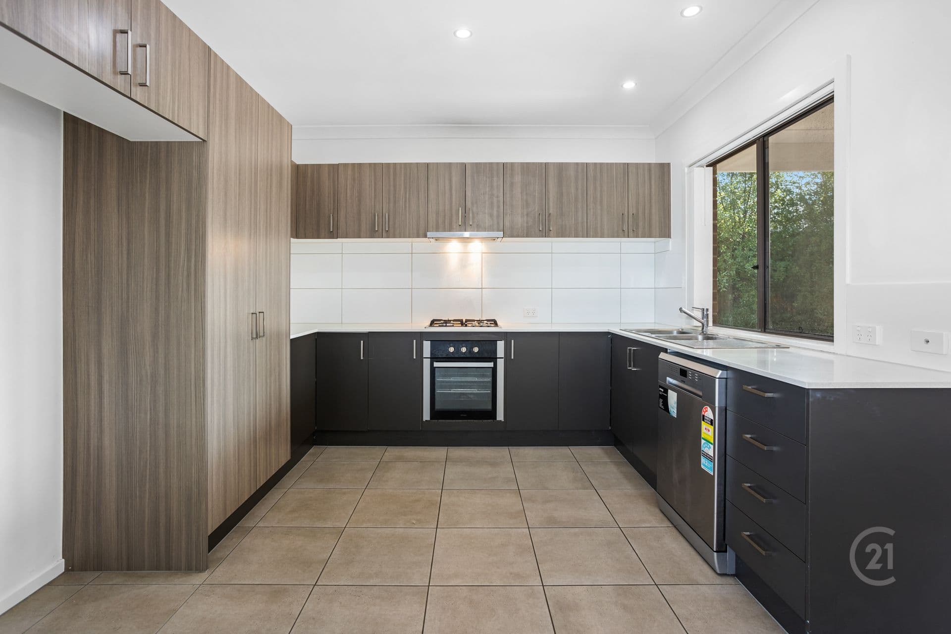 34 Kittyhawk Road, Point Cook, VIC, 3030, Point Cook - Thumbnail 2