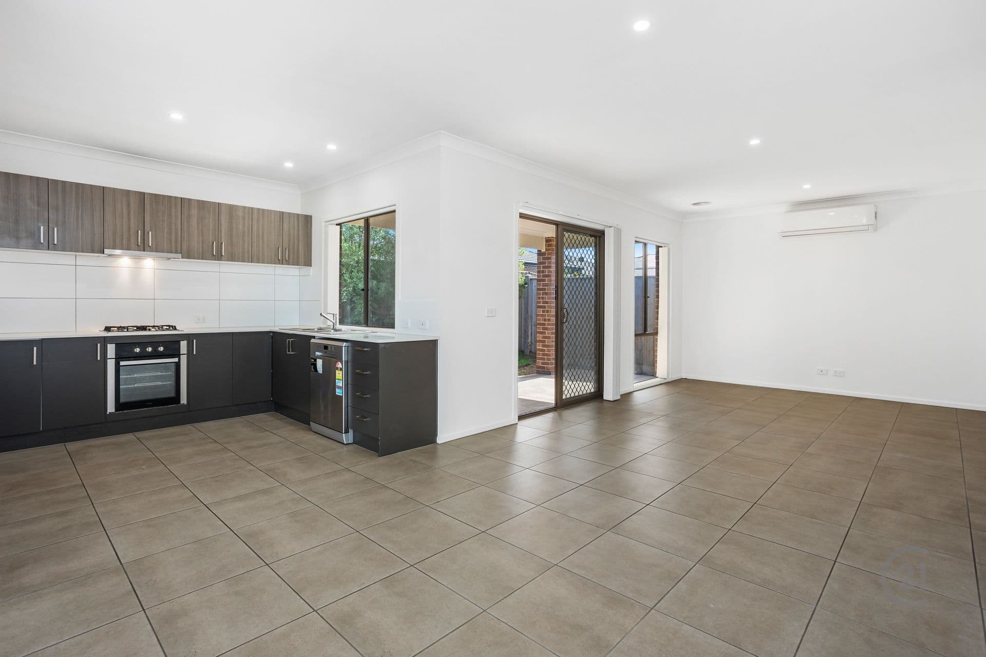 34 Kittyhawk Road, Point Cook, VIC, 3030, Point Cook - Thumbnail 3