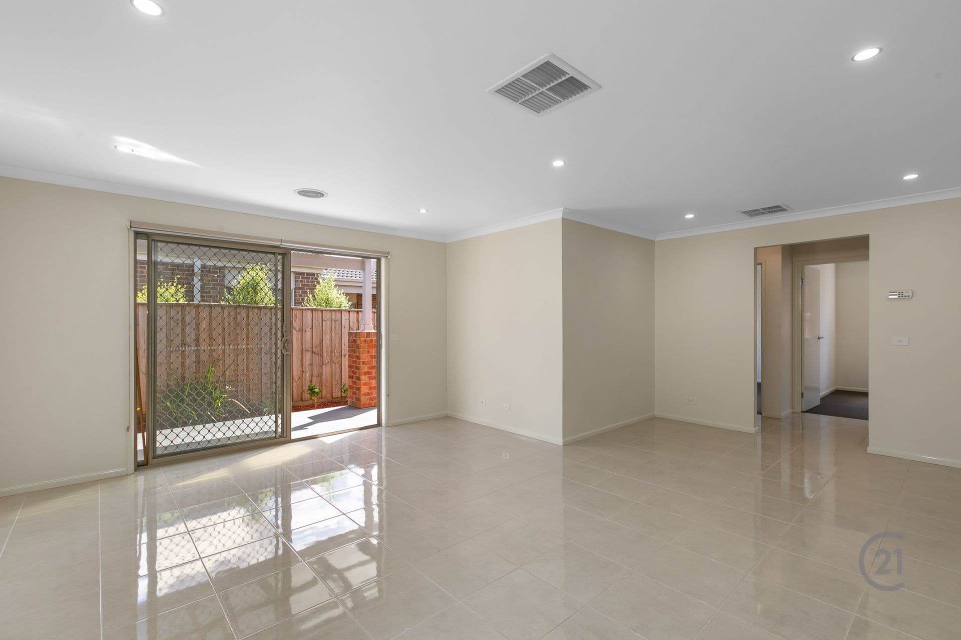 10 Wolomina Crescent, Werribee, VIC, 3030, Werribee - Thumbnail 4