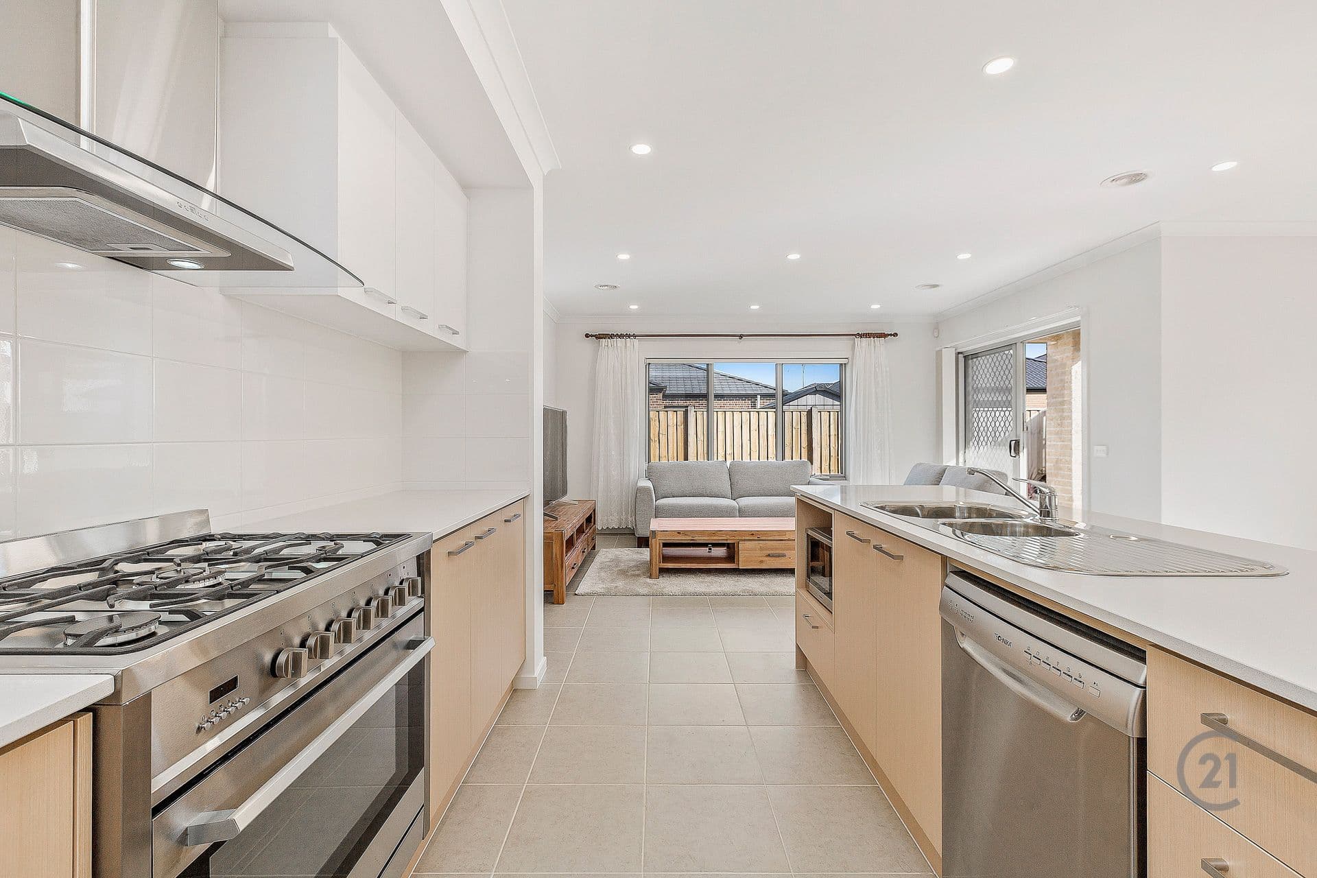 6 Hutchence Drive, Point Cook, VIC, 3030, Point Cook - Thumbnail 5
