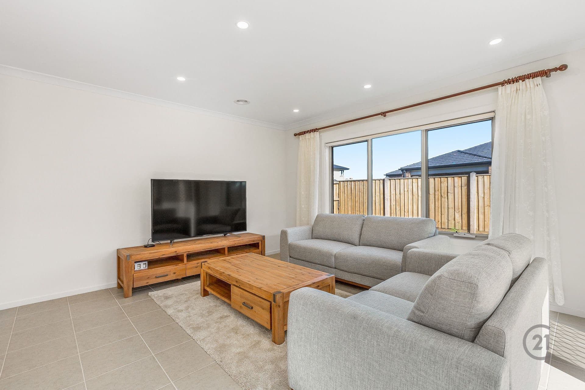 6 Hutchence Drive, Point Cook, VIC, 3030, Point Cook - Thumbnail 3