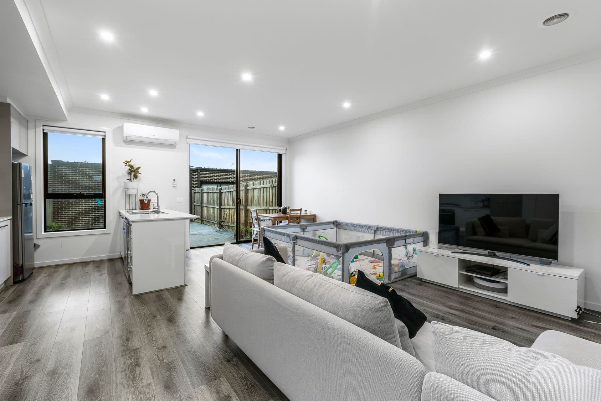 8 Lenox Walk, Point Cook, VIC, 3030, Point Cook - Thumbnail 6
