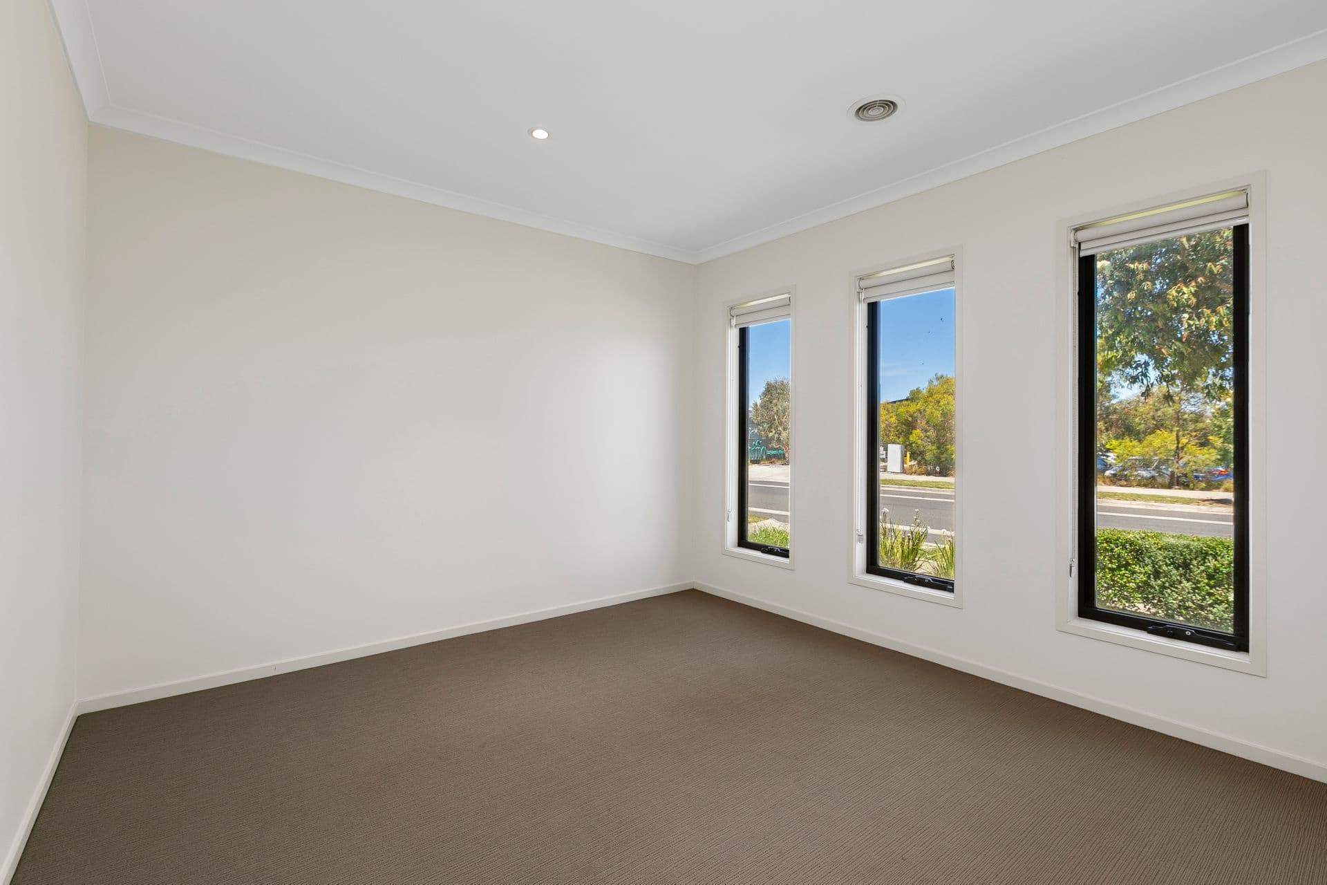 14 Winterberry Road, Point Cook, VIC, 3030, Point Cook - Thumbnail 3