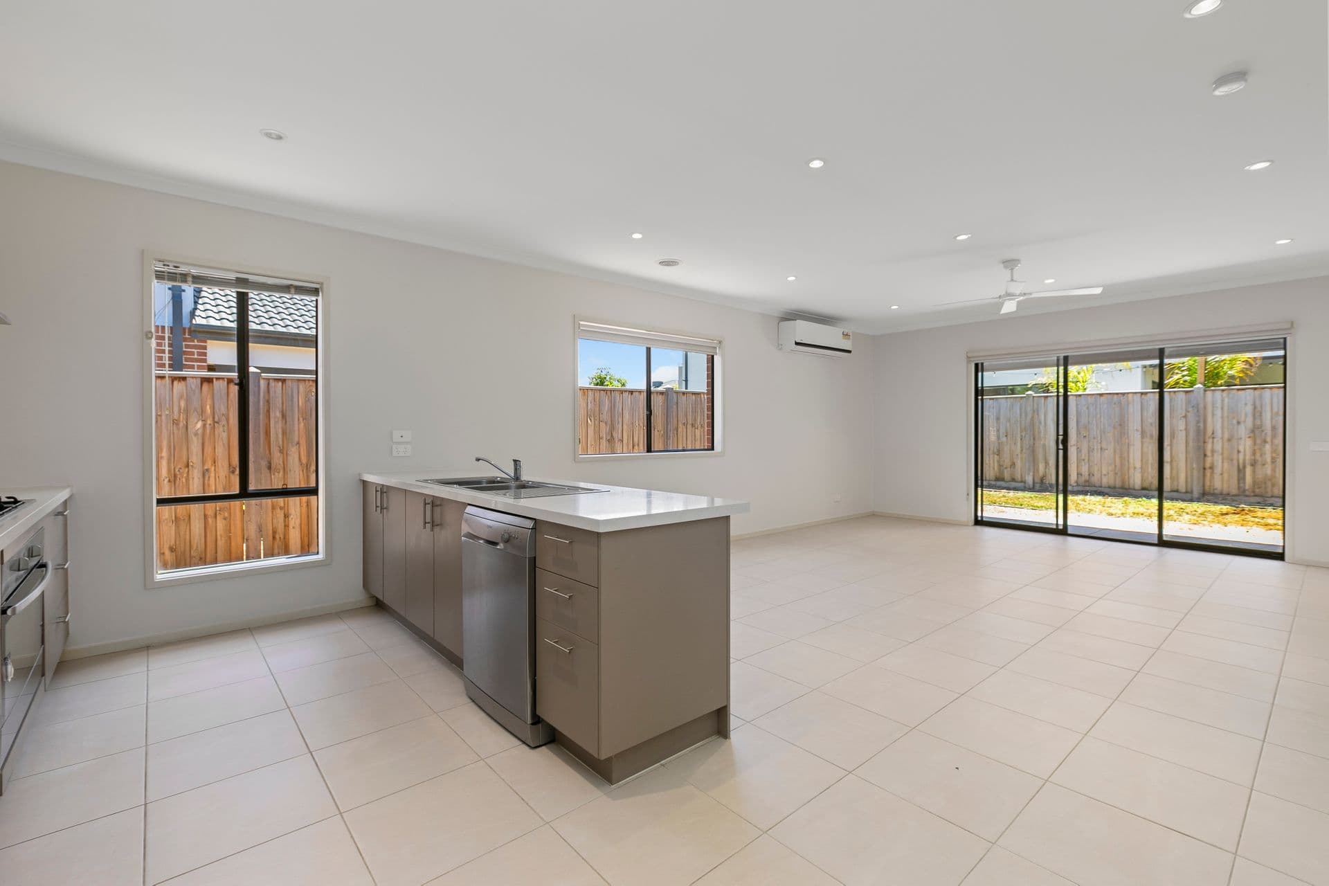 14 Winterberry Road, Point Cook, VIC, 3030, Point Cook - Thumbnail 5