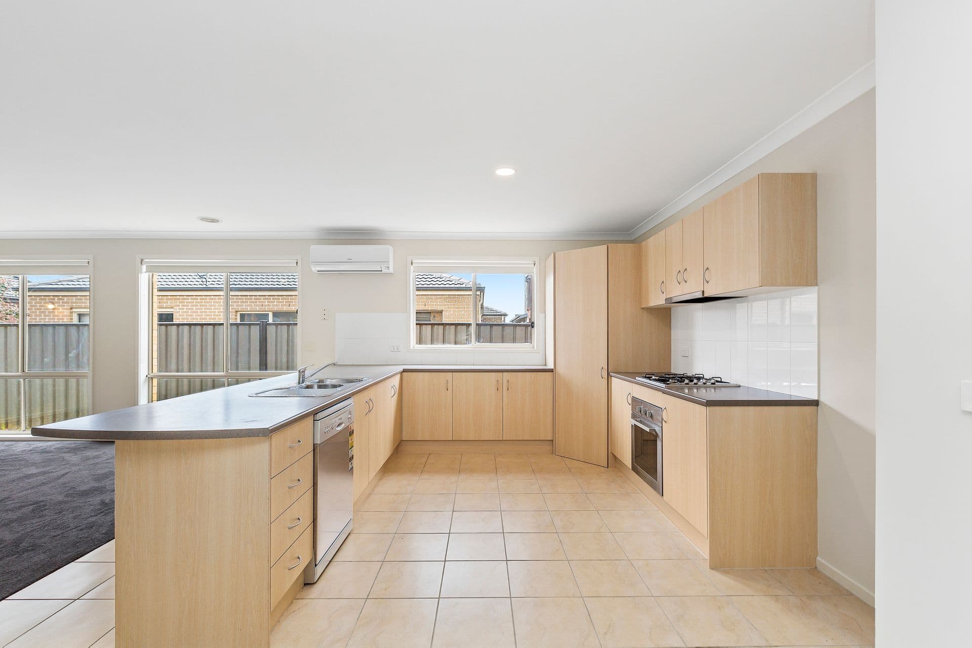 11 Opperman Place, Point Cook, VIC, 3030, Point Cook - Thumbnail 5