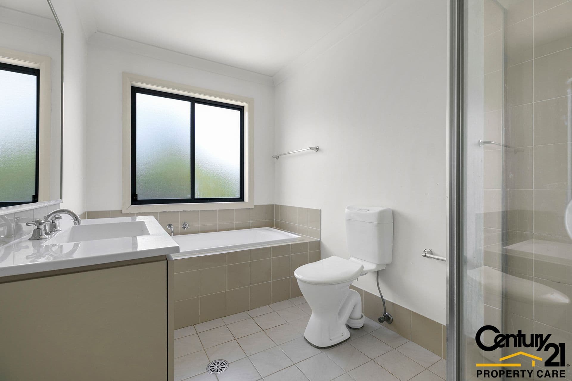 2 Glatton Rd, Glenfield, NSW, 2167, Glenfield - Thumbnail 4