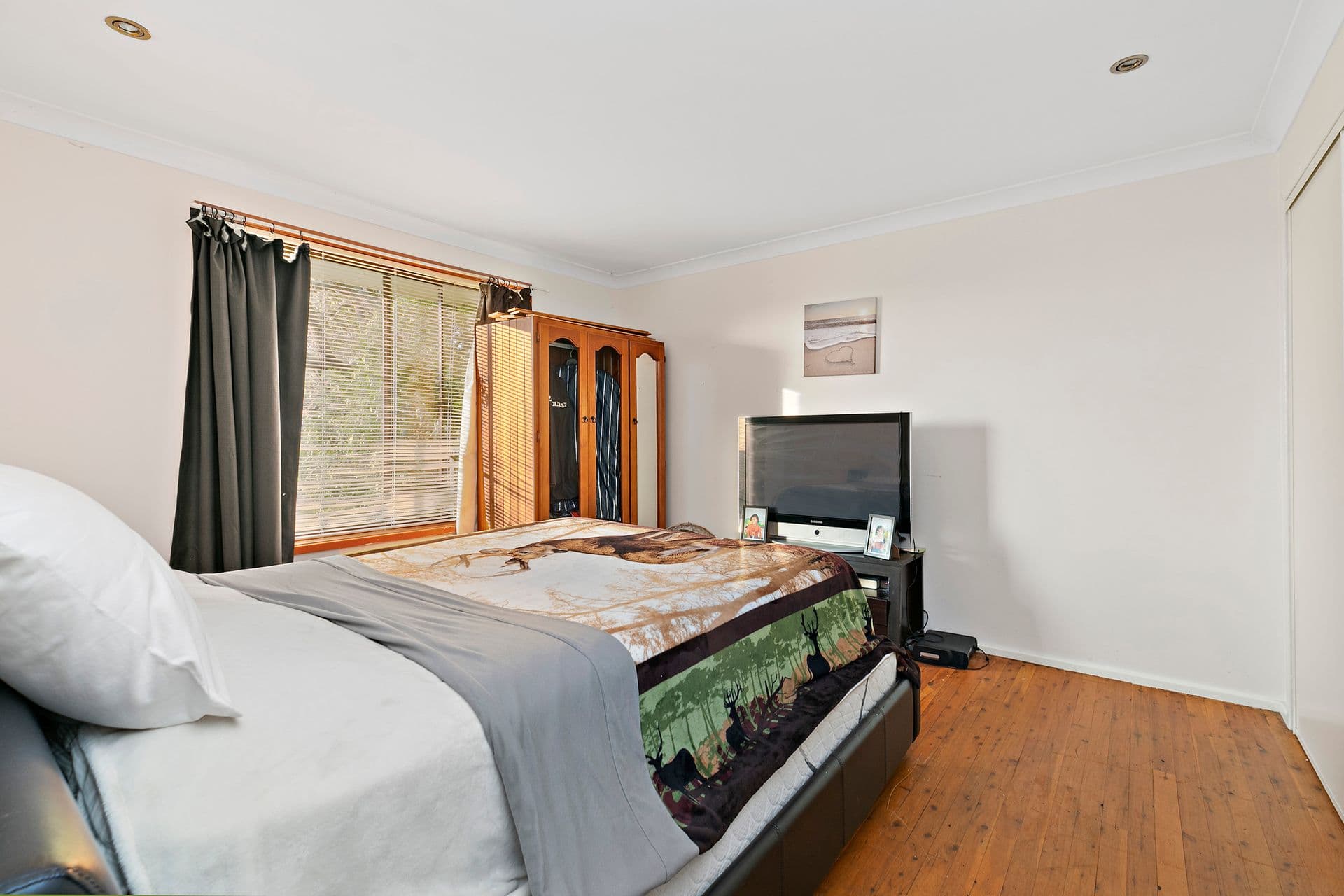 4 Barnes Street, Minto, NSW, 2566, Minto - Thumbnail 2