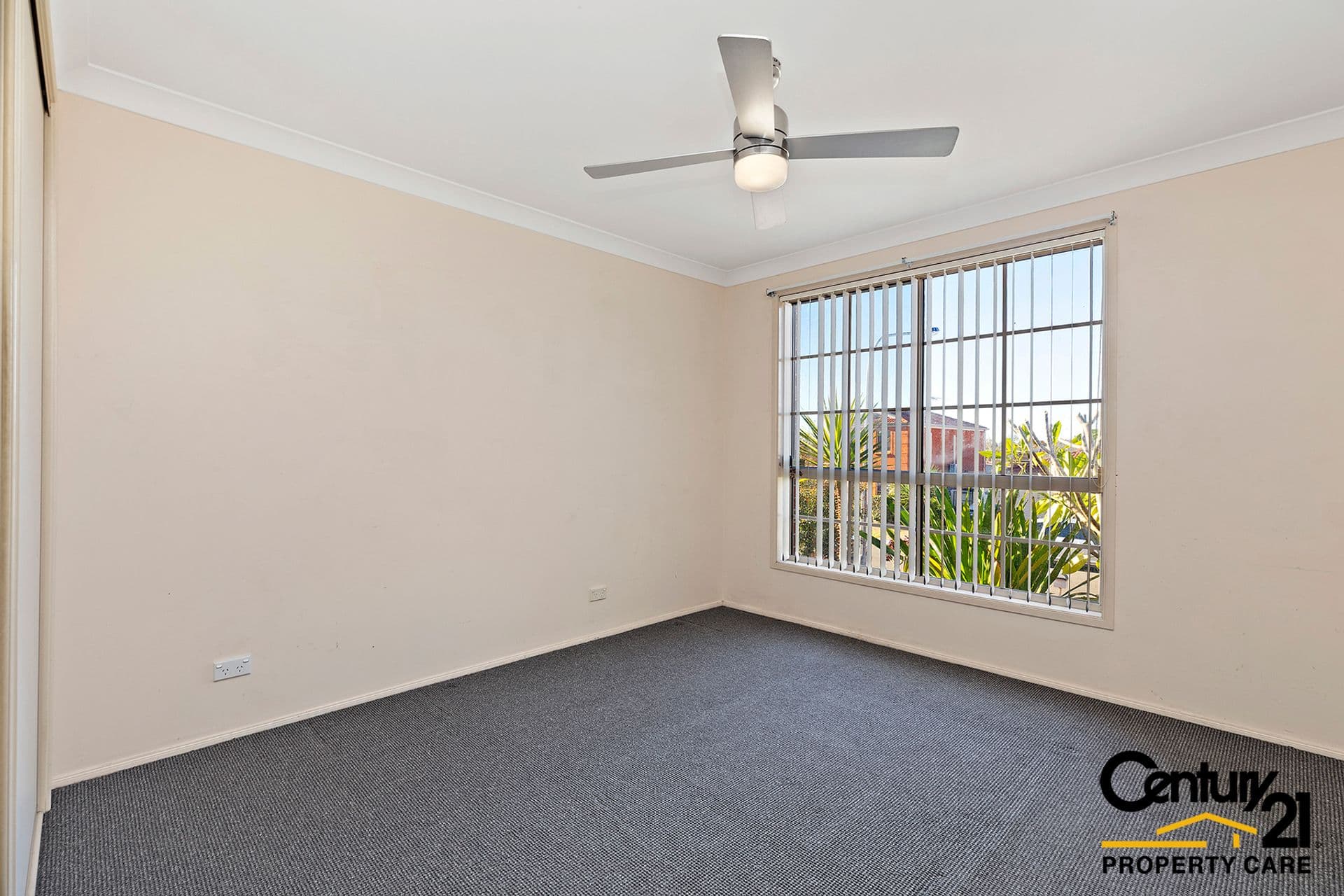 25 Norman Dunlop Cct, Minto, NSW, 2566, Minto - Thumbnail 2