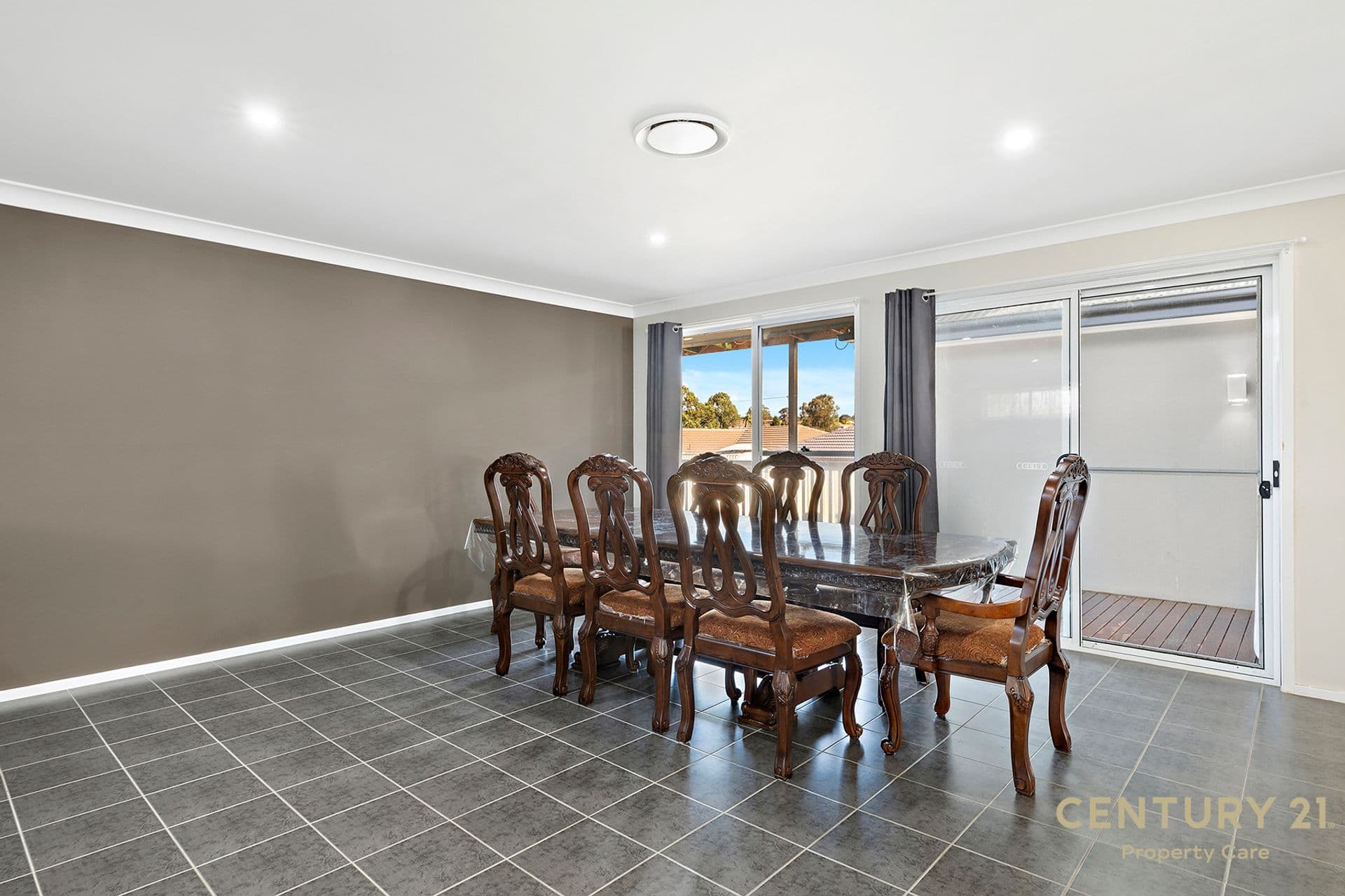 10 Campbell Close, Minto, NSW, 2566, Minto - Thumbnail 4