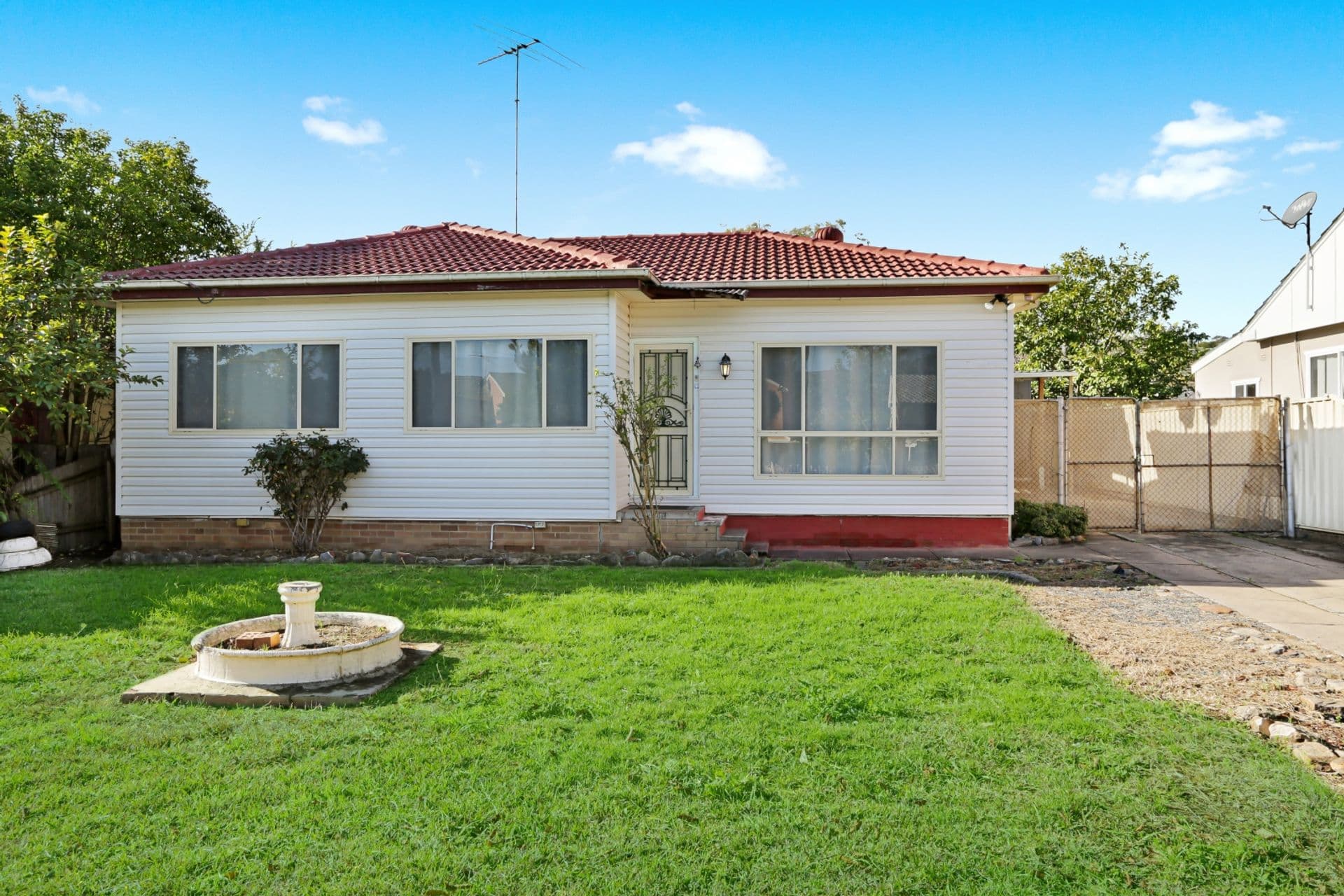 52 Surrey St, Minto, NSW, 2566, Minto - Thumbnail 2