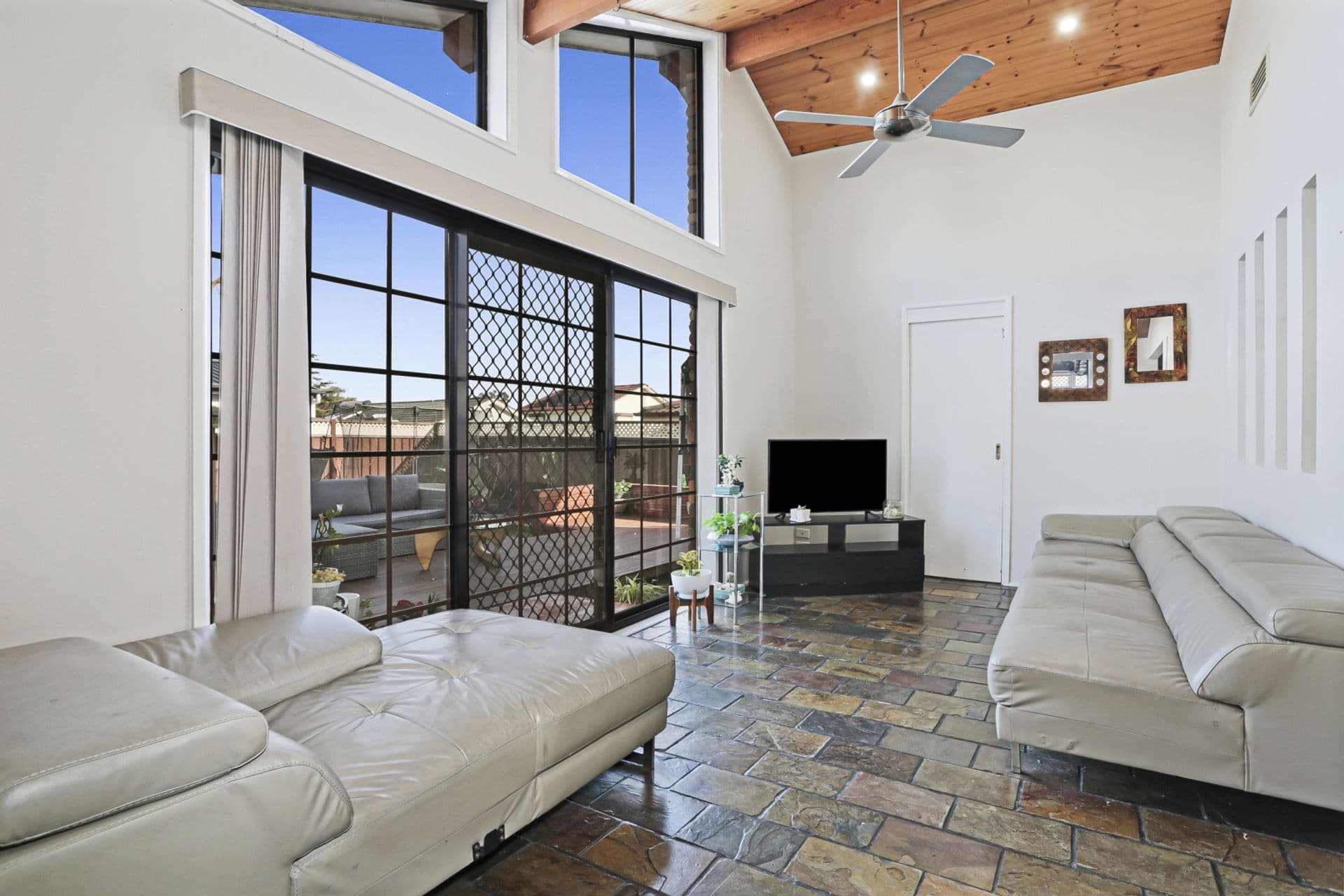 4 Naylor Place, Ingleburn, NSW, 2565, Ingleburn - Thumbnail 7
