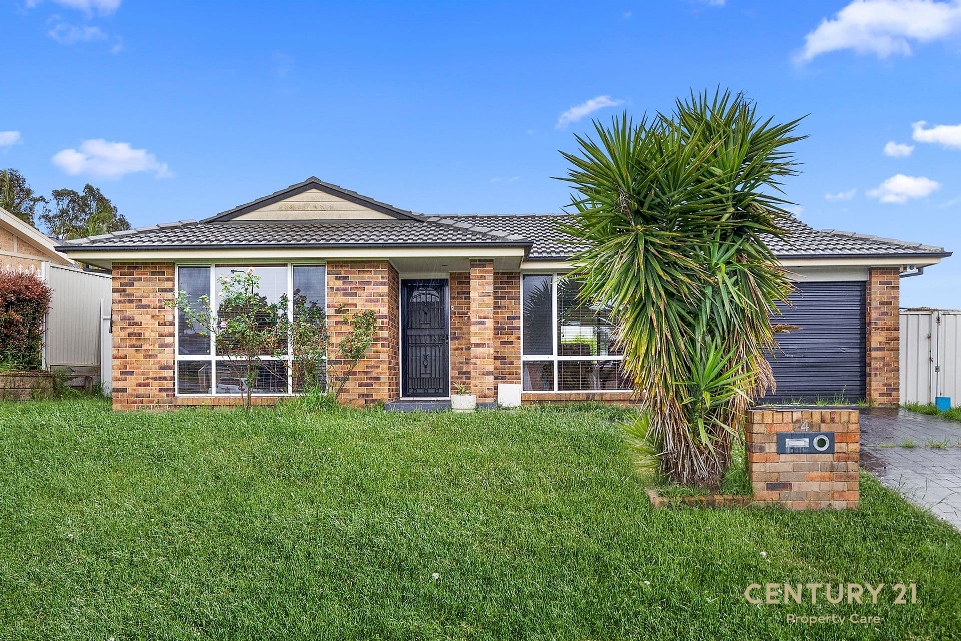 4 Cobourg Place, Bow Bowing, NSW, 2566, Bow Bowing - Image 1