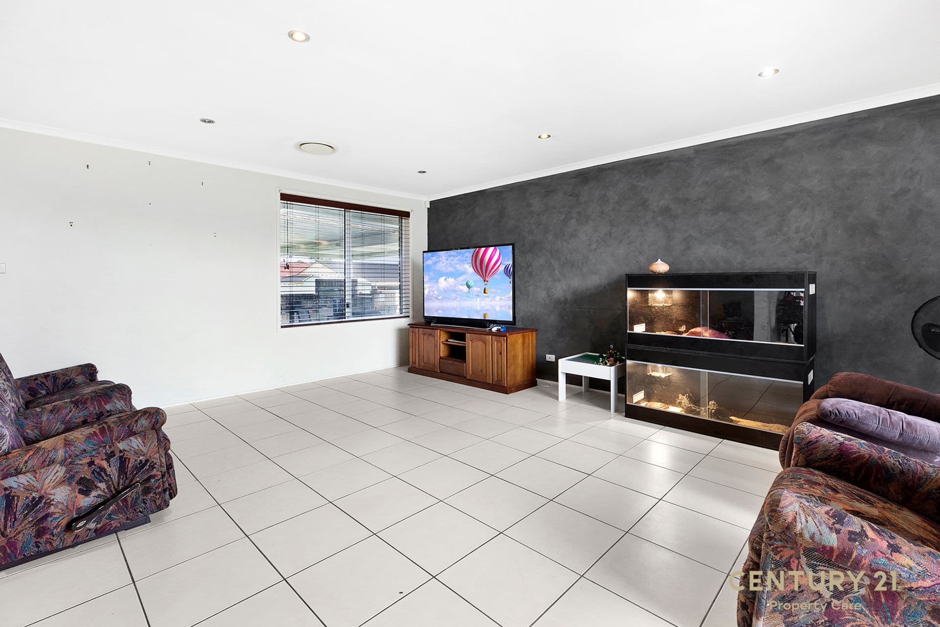 4 Cobourg Place, Bow Bowing, NSW, 2566, Bow Bowing - Thumbnail 3