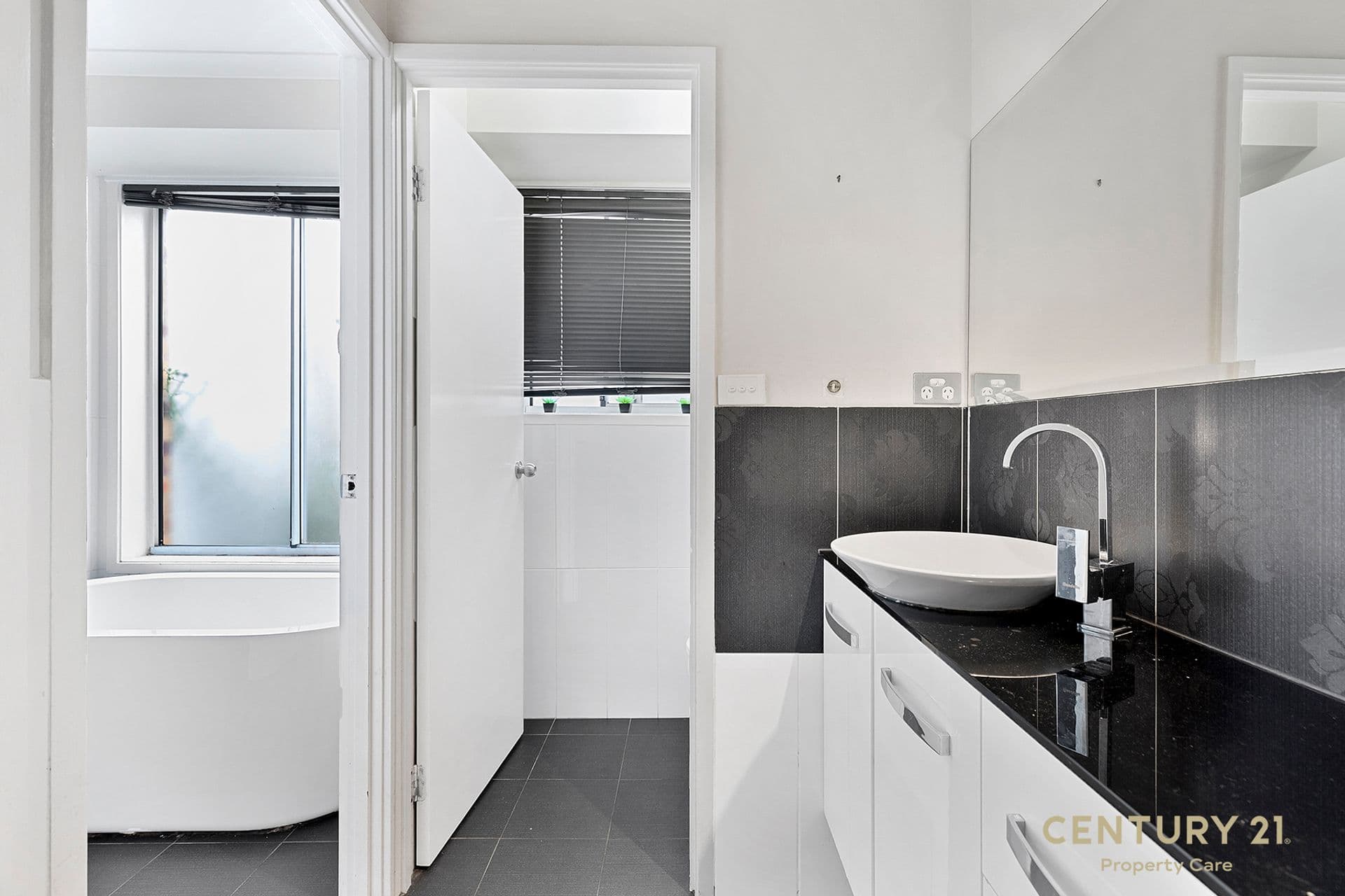 4 Cobourg Place, Bow Bowing, NSW, 2566, Bow Bowing - Thumbnail 7