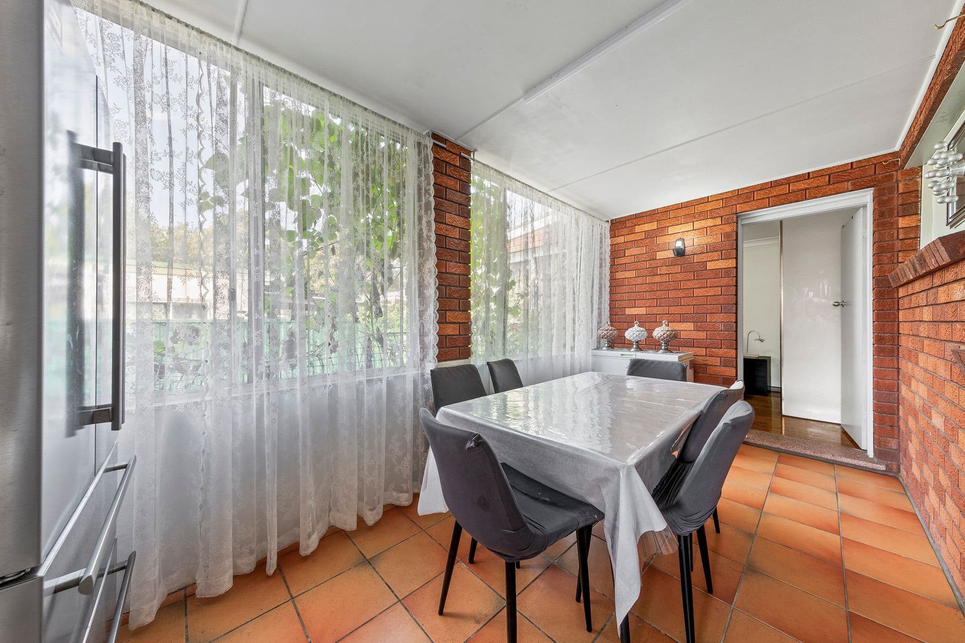 10 Waratah Crescent, Macquarie Fields, NSW, 2564, Macquarie Fields - Thumbnail 4