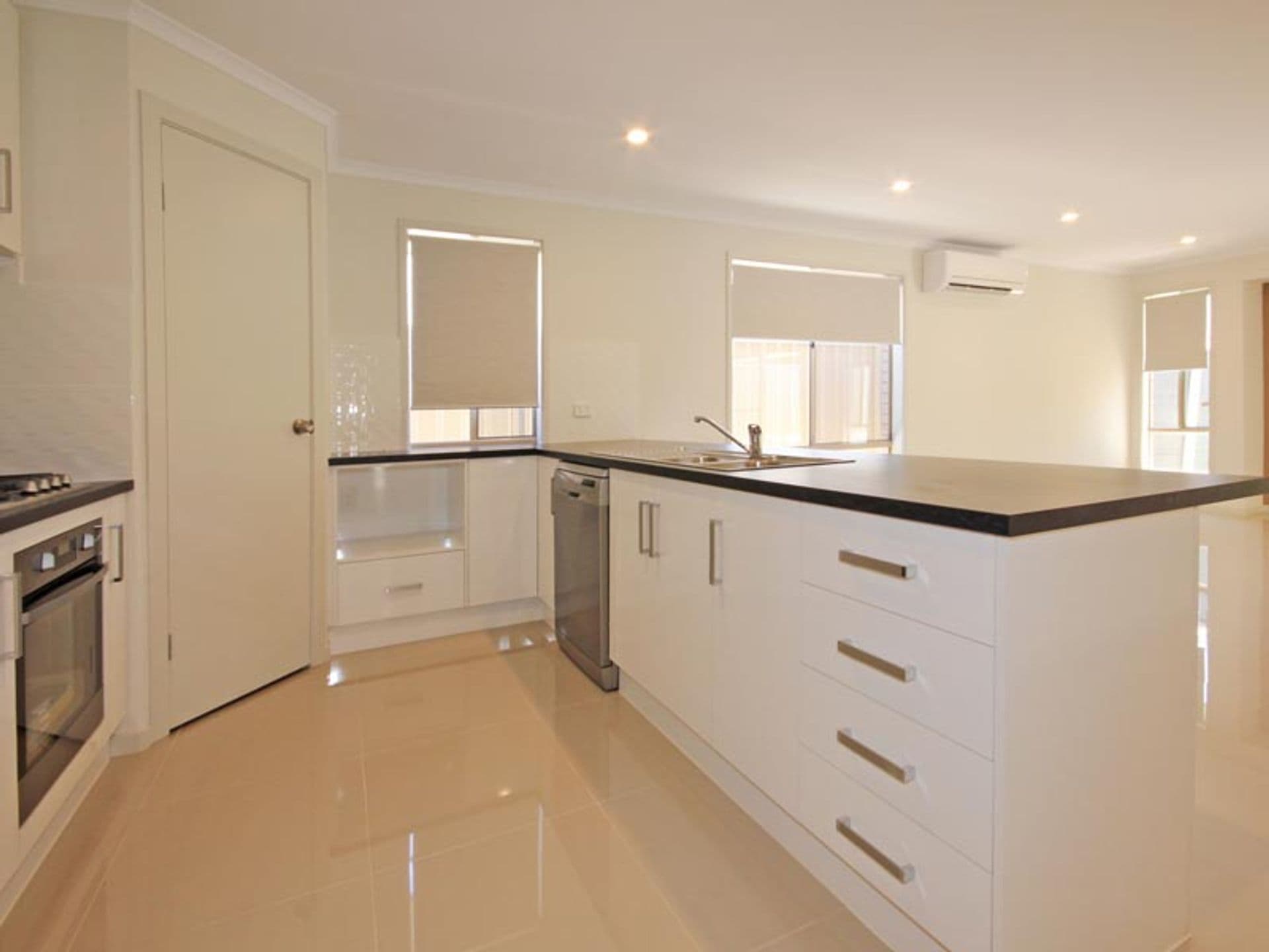 6 Kuranya Way, Morphett Vale, SA, 5162, Morphett Vale - Thumbnail 3