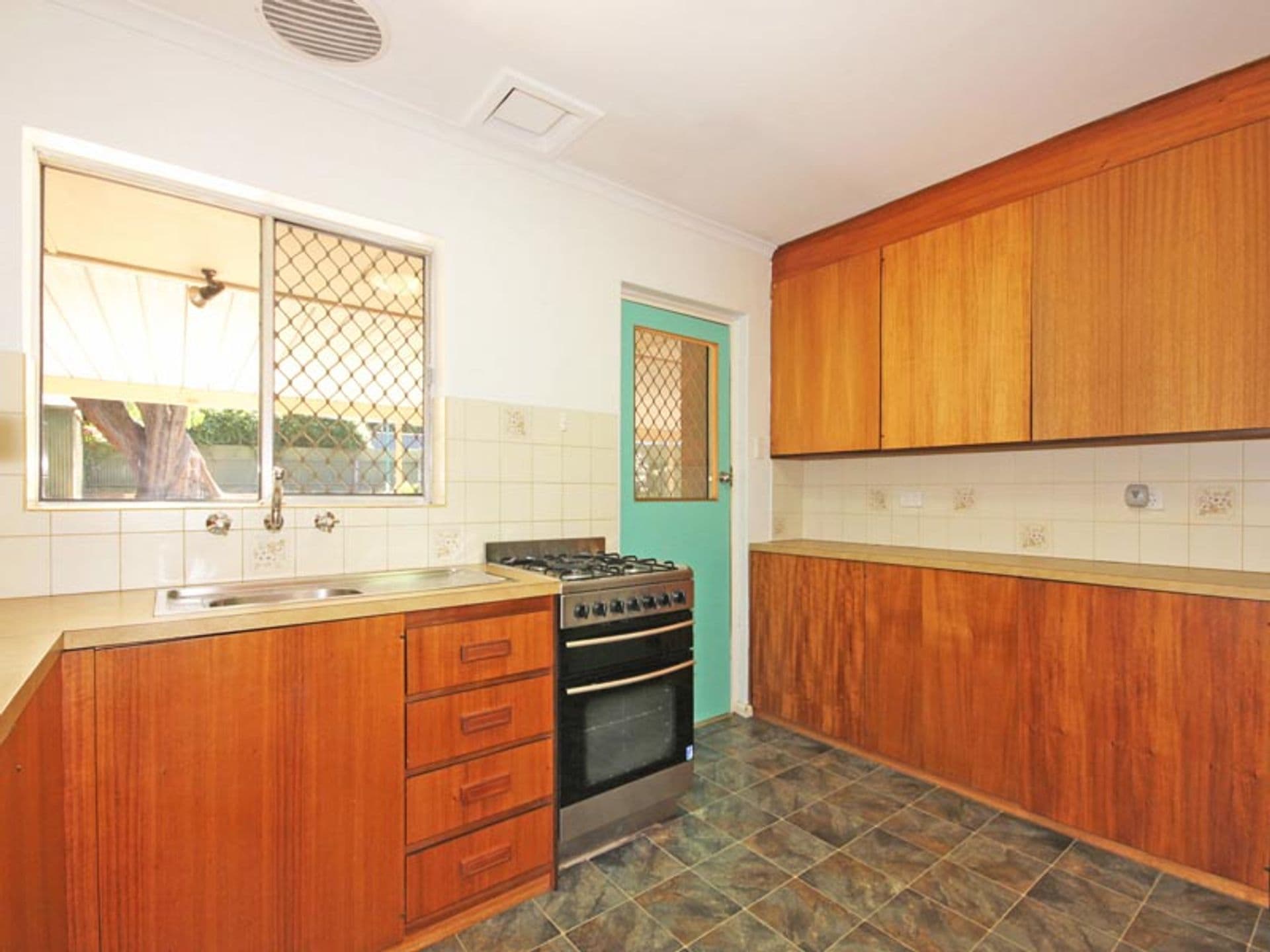 15 Sunglow Crescent, Hackham West, SA, 5163, Hackham West - Thumbnail 3