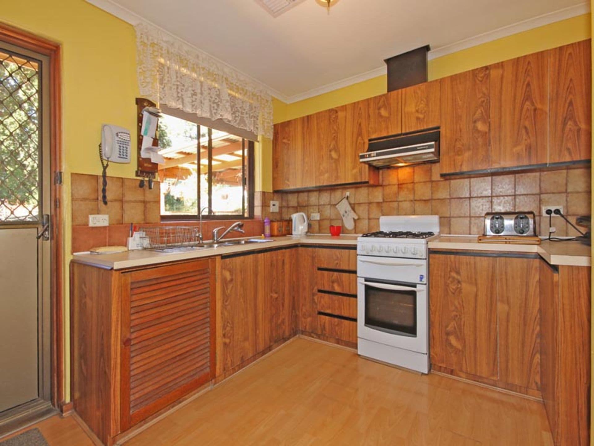24 Mallett Avenue, Morphett Vale, SA, 5162, Morphett Vale - Thumbnail 2