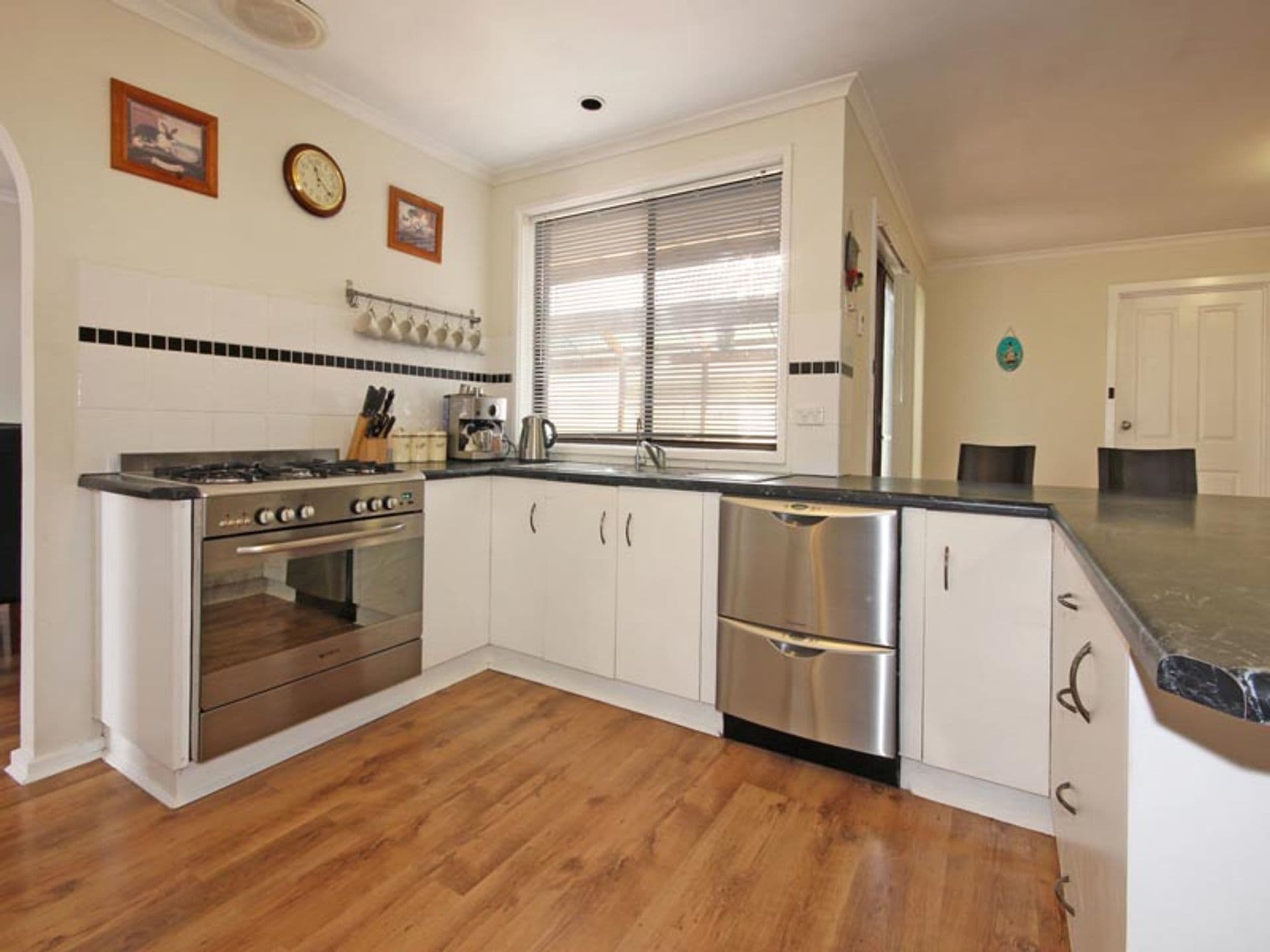 5 Buttercup Grove, Morphett Vale, SA, 5162, Morphett Vale - Thumbnail 2