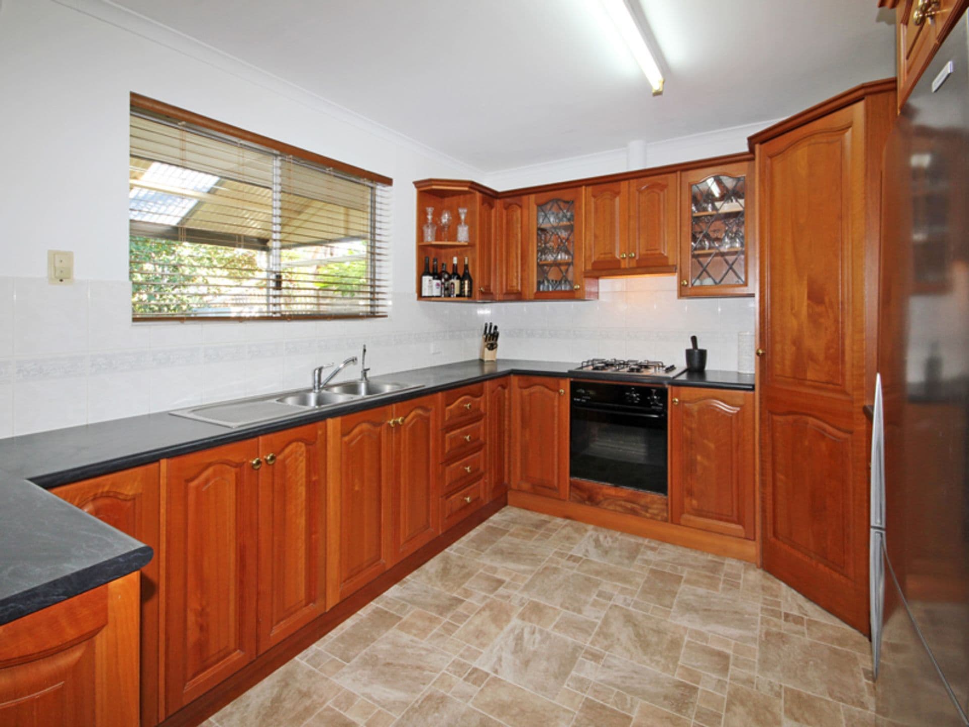 5 Edwina Drive, Morphett Vale, SA, 5162, Morphett Vale - Thumbnail 2