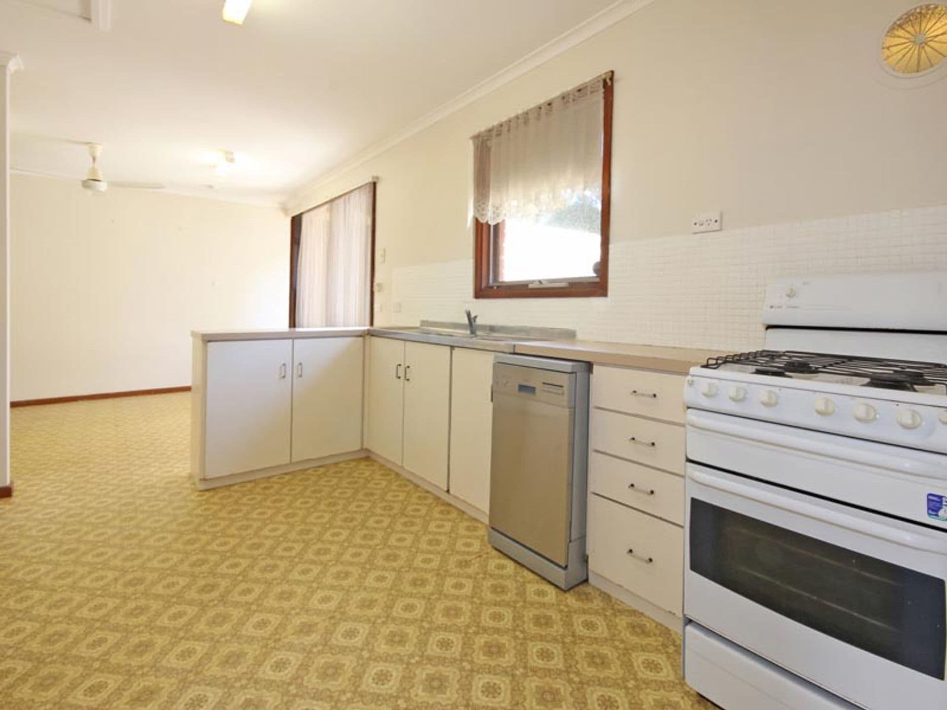 11  Milan Cr, Hackham West, SA, 5163, Hackham West - Thumbnail 6