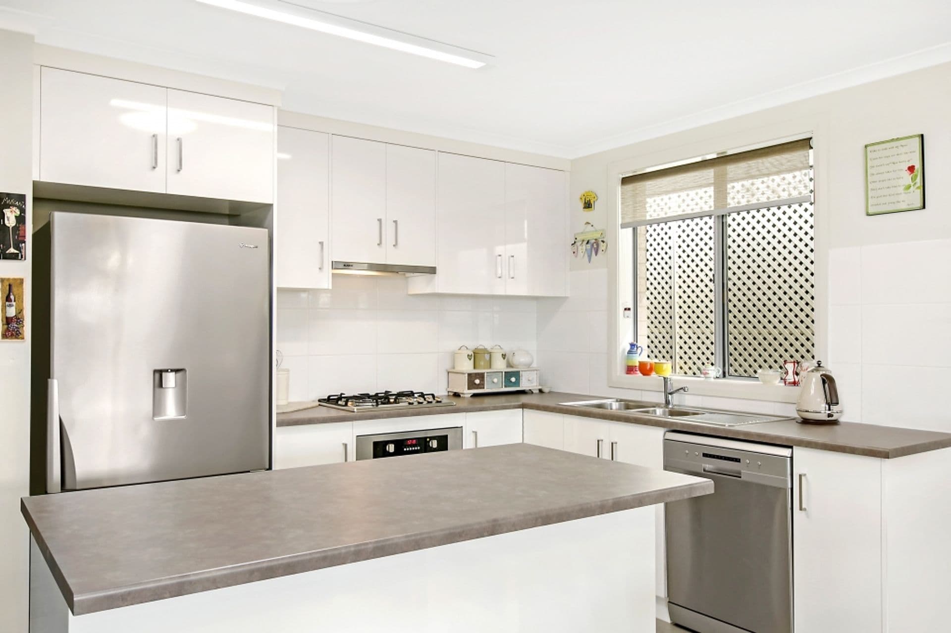 6 Casey Street, Hallett Cove, SA, 5158, Hallett Cove - Thumbnail 2