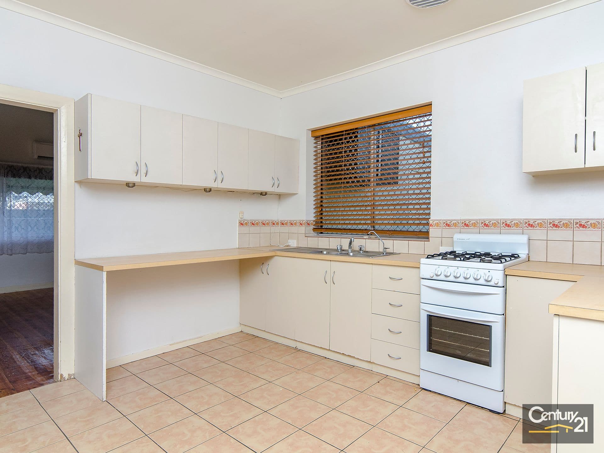 21 Taunton Parade, Christies Beach, SA, 5165, Christies Beach - Thumbnail 2