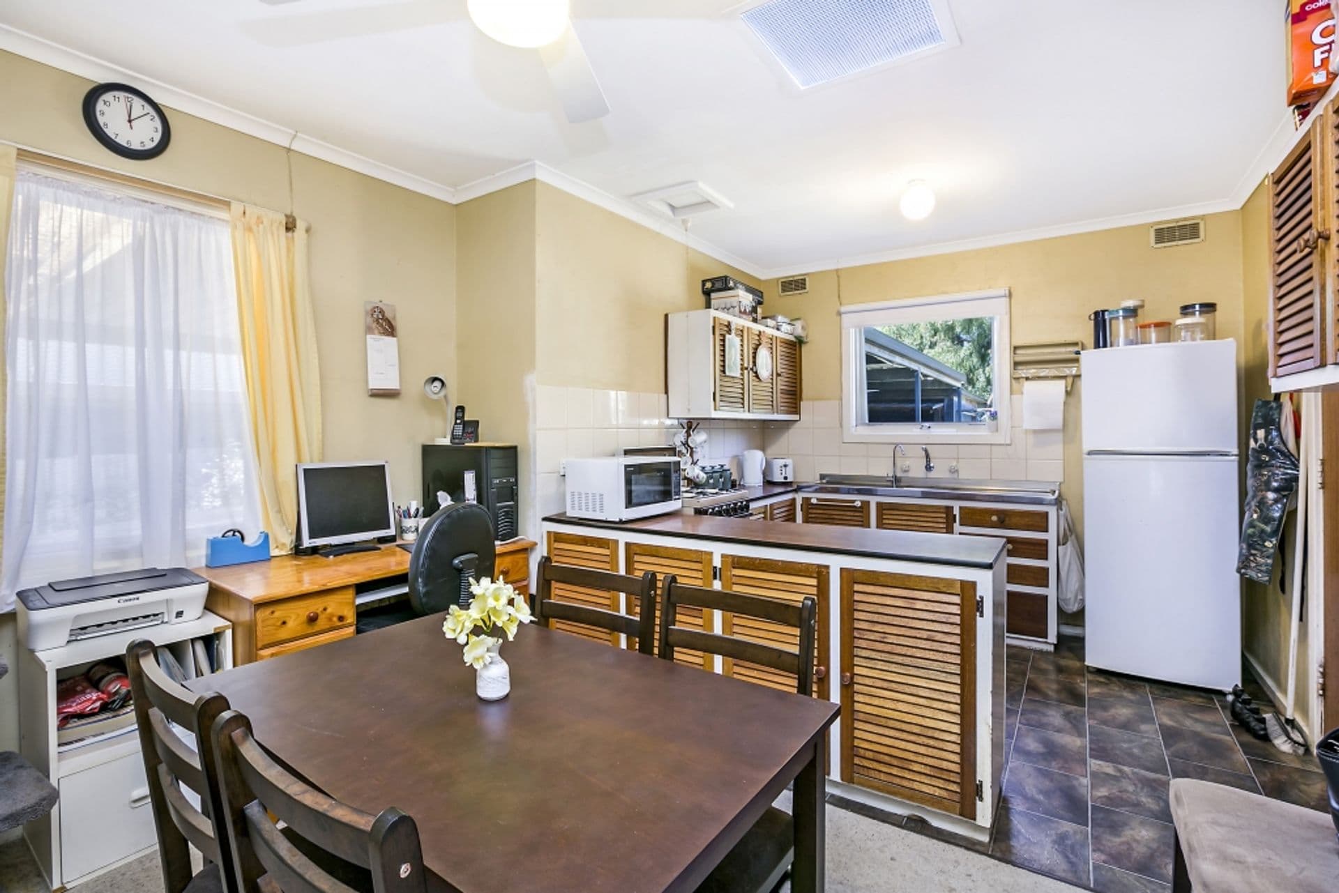 4 Donald Crescent, Christie Downs, SA, 5164, Christie Downs - Thumbnail 2