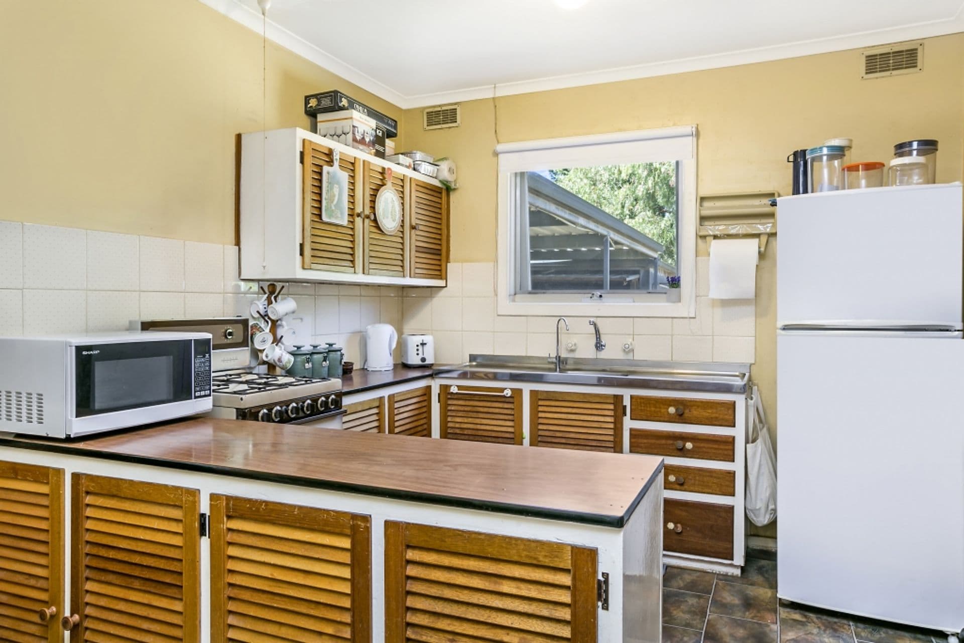 4 Donald Crescent, Christie Downs, SA, 5164, Christie Downs - Thumbnail 3