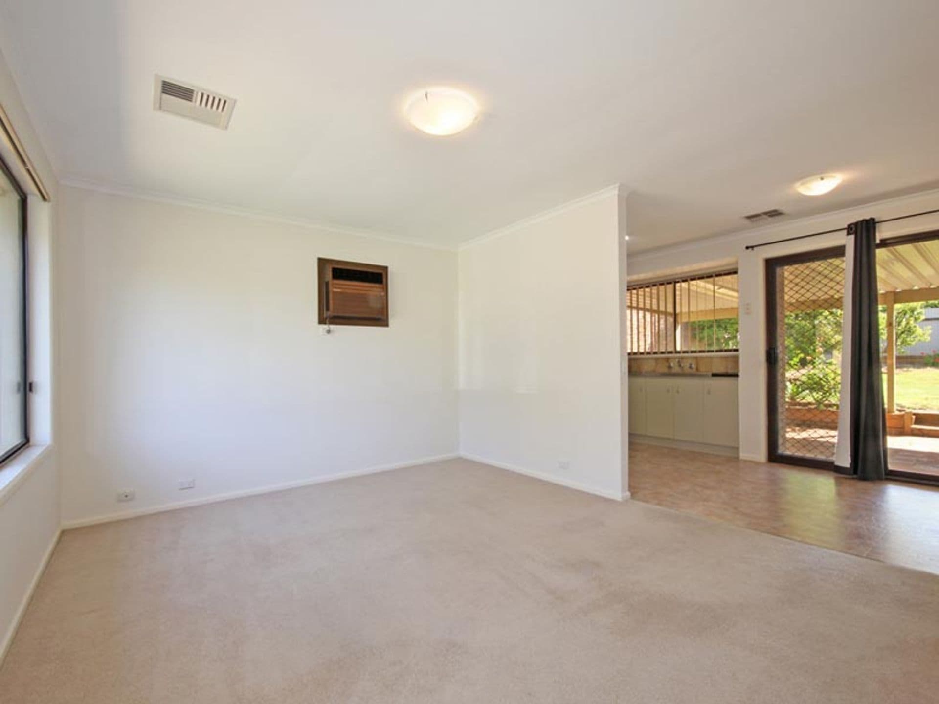 8 Lynly Court, Morphett Vale, SA, 5162, Morphett Vale - Thumbnail 4
