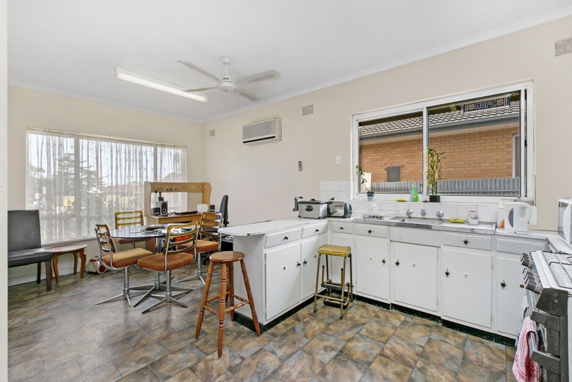 102 Acre Avenue, Morphett Vale, SA, 5162, Morphett Vale - Thumbnail 2
