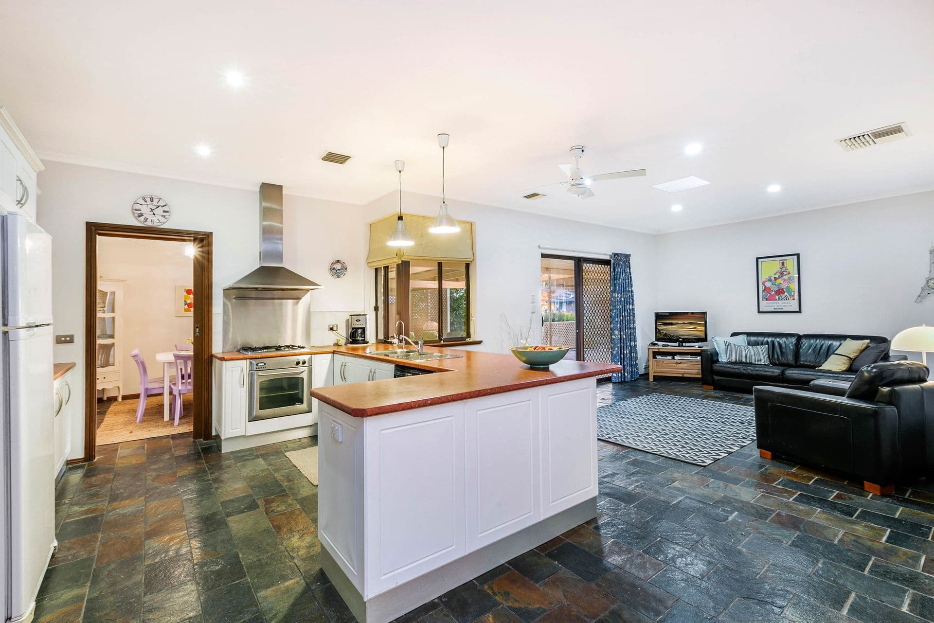 9 Lapwing Street, Hallett Cove, SA, 5158, Hallett Cove - Thumbnail 2