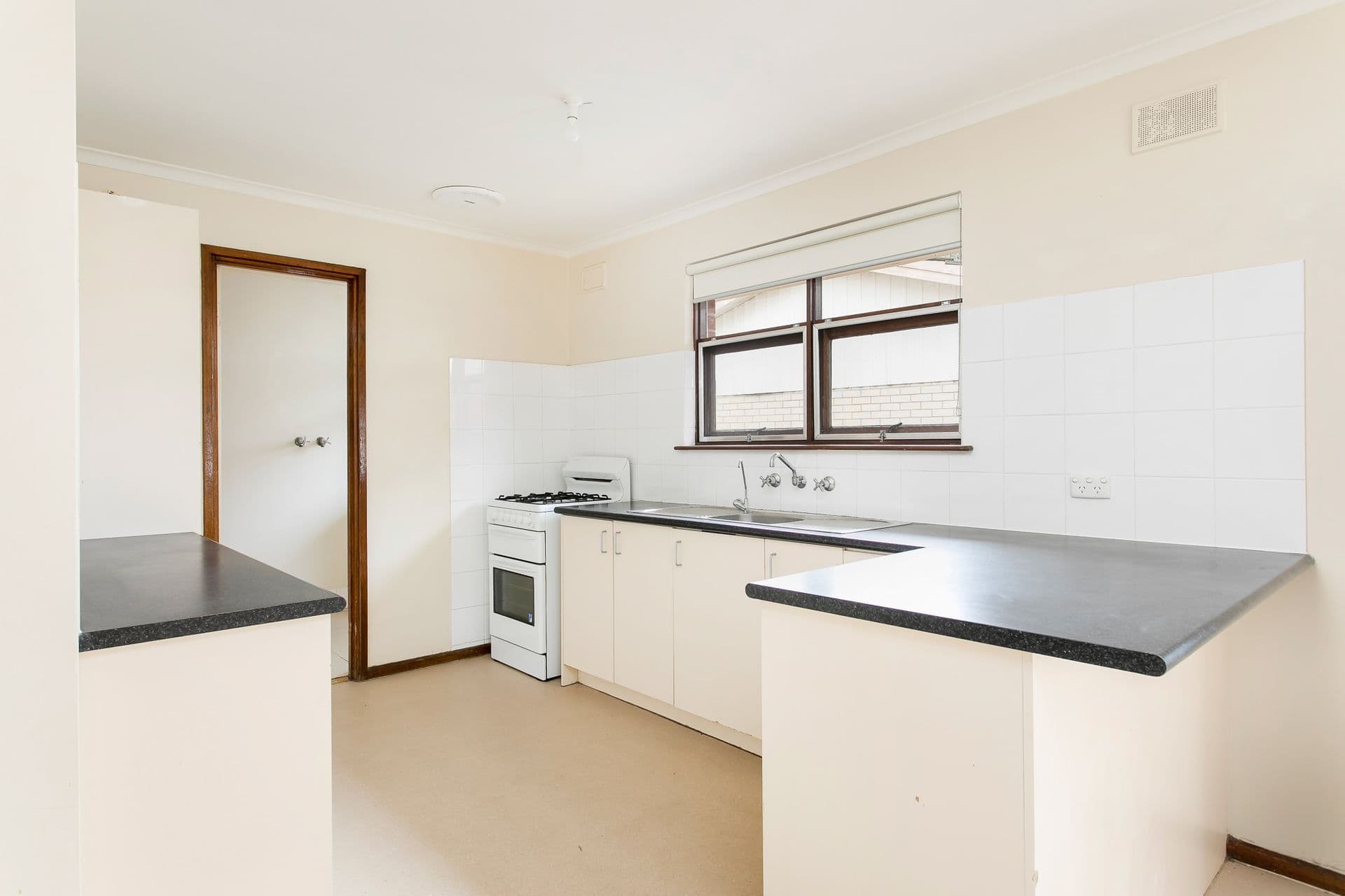 2 Milton Street, Hackham, SA, 5163, Hackham - Thumbnail 4