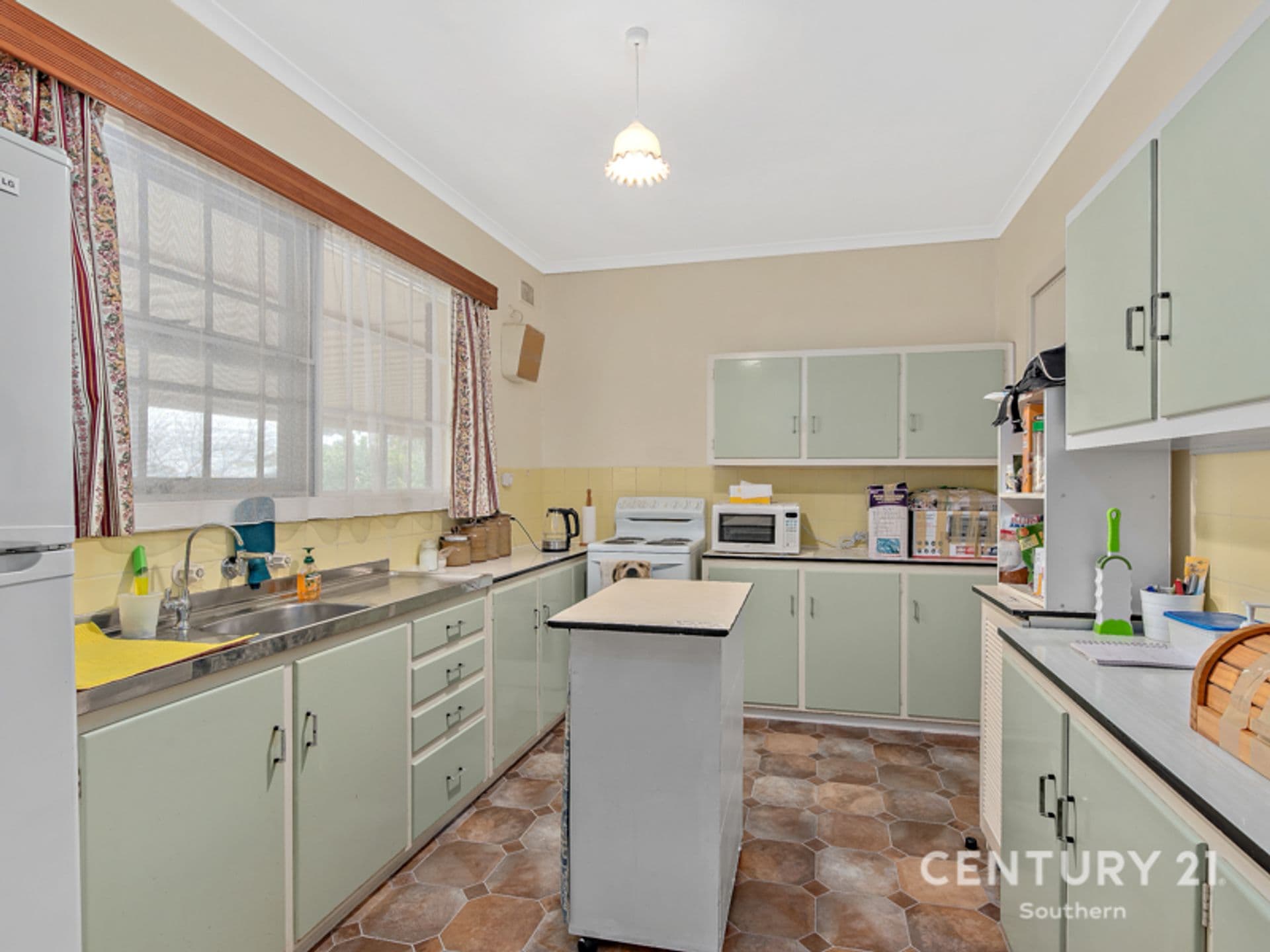 8 Elizabeth Road, Christie Downs, SA, 5164, Christie Downs - Thumbnail 4