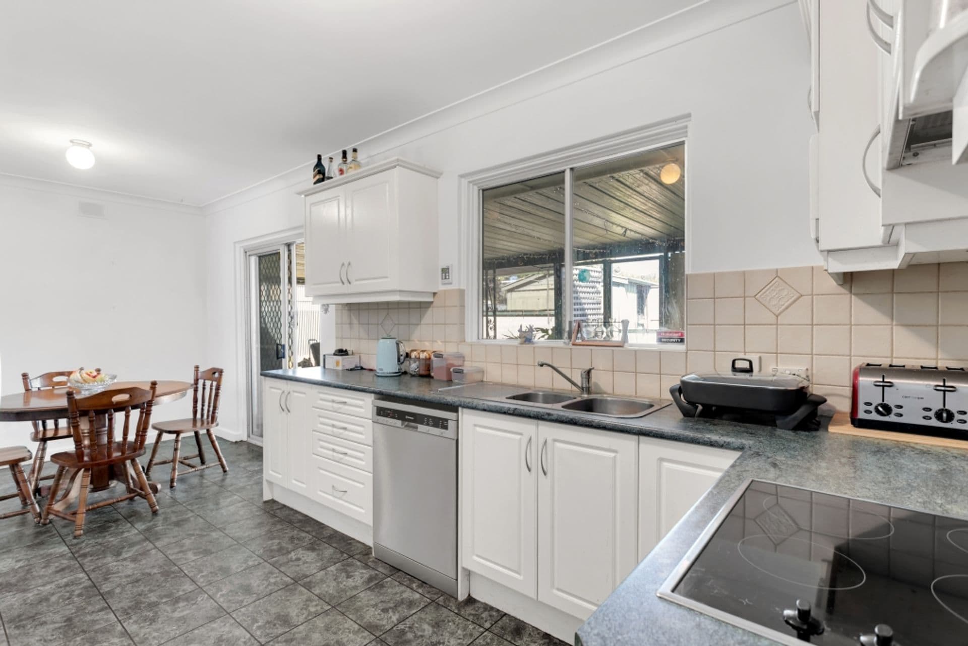 32 Acacia Road, Morphett Vale, SA, 5162, Morphett Vale - Thumbnail 3